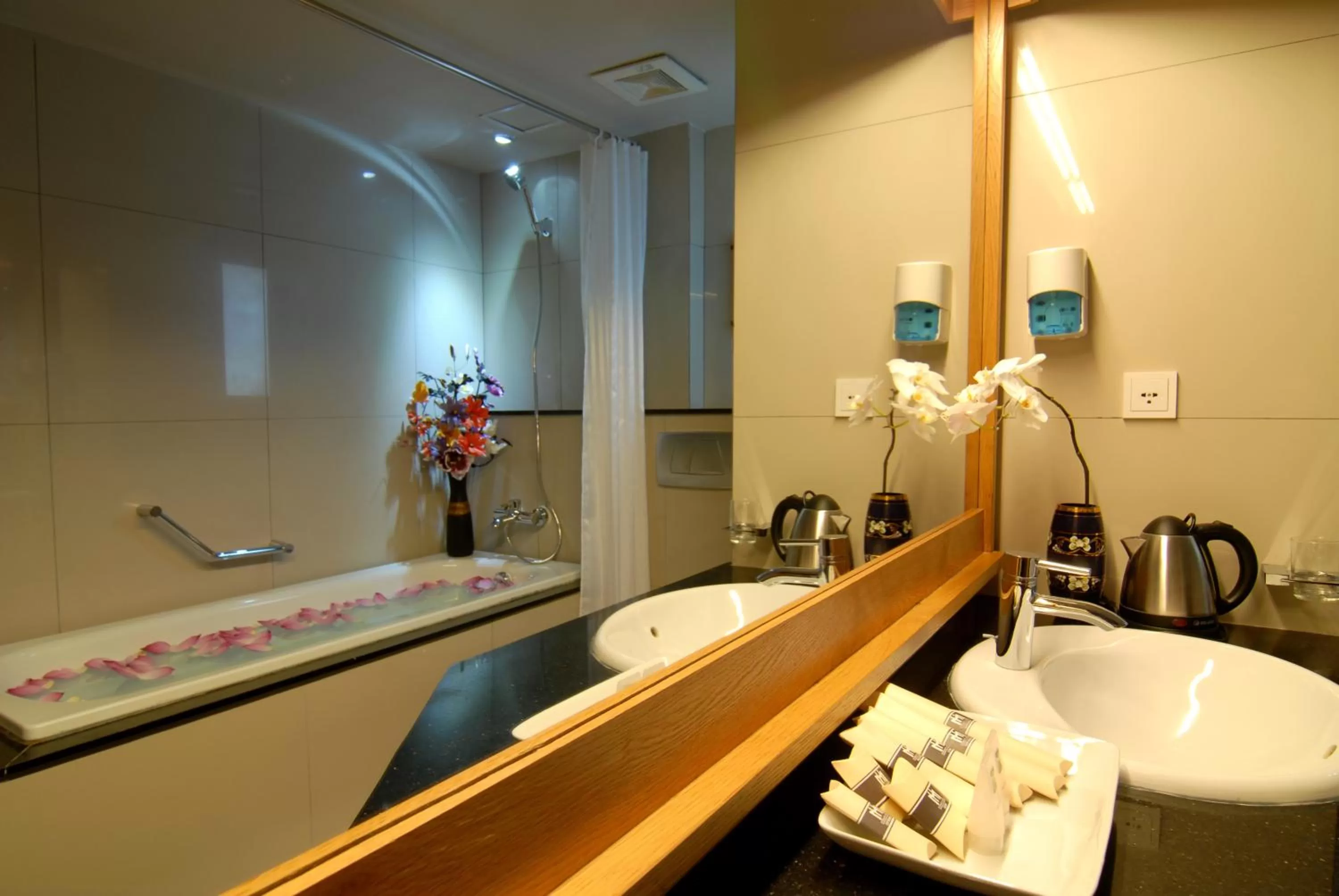 Toilet in Hanoi Eternity Hotel