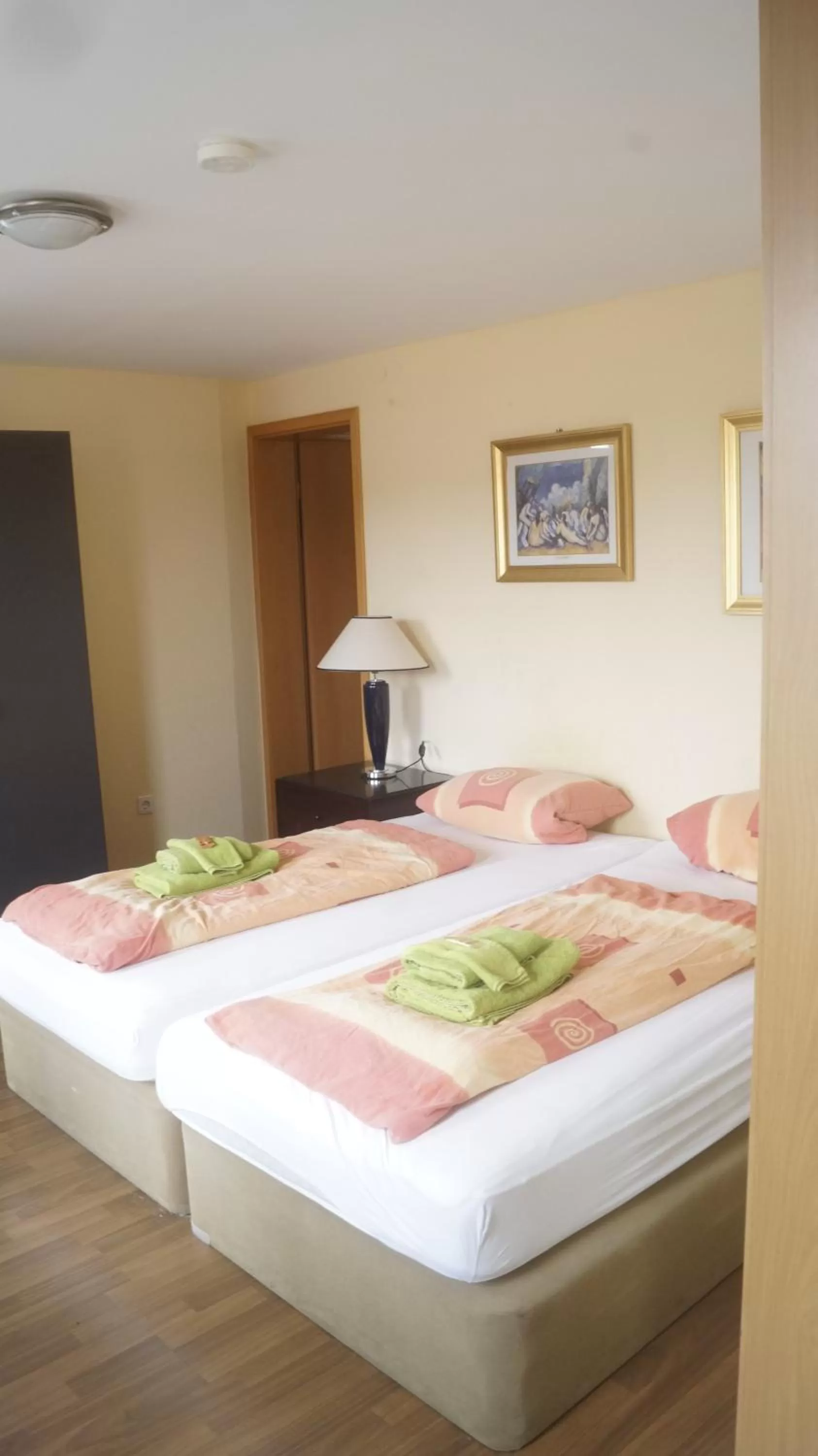 Bedroom, Bed in Zum Landhaus Dannenbüttel