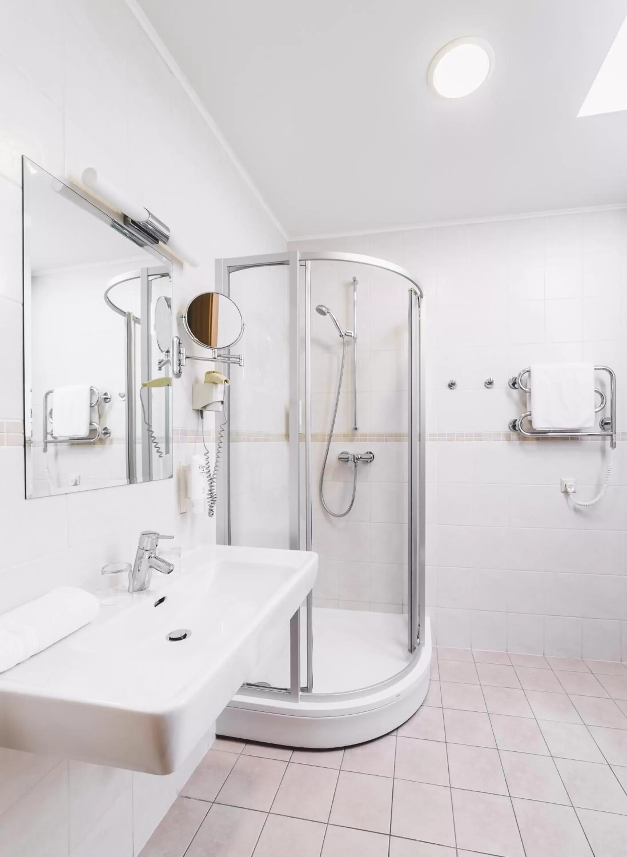 Shower, Bathroom in Euterpe Hotel