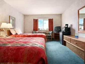 Queen Room with Two Queen Beds - Mobility Access/Non-Smoking in Days Inn by Wyndham Ames