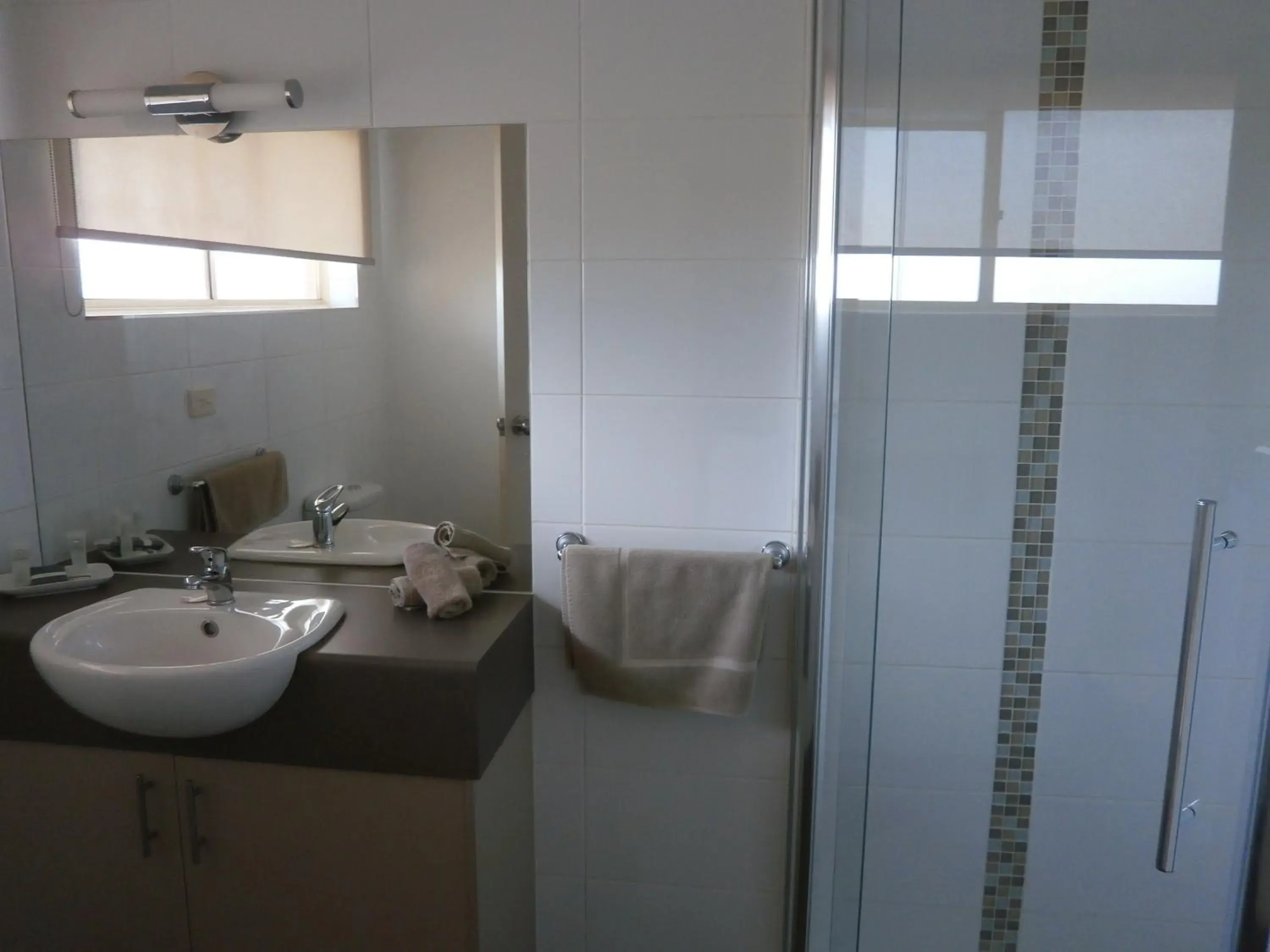 Bathroom in Central City Motor Inn Ballarat
