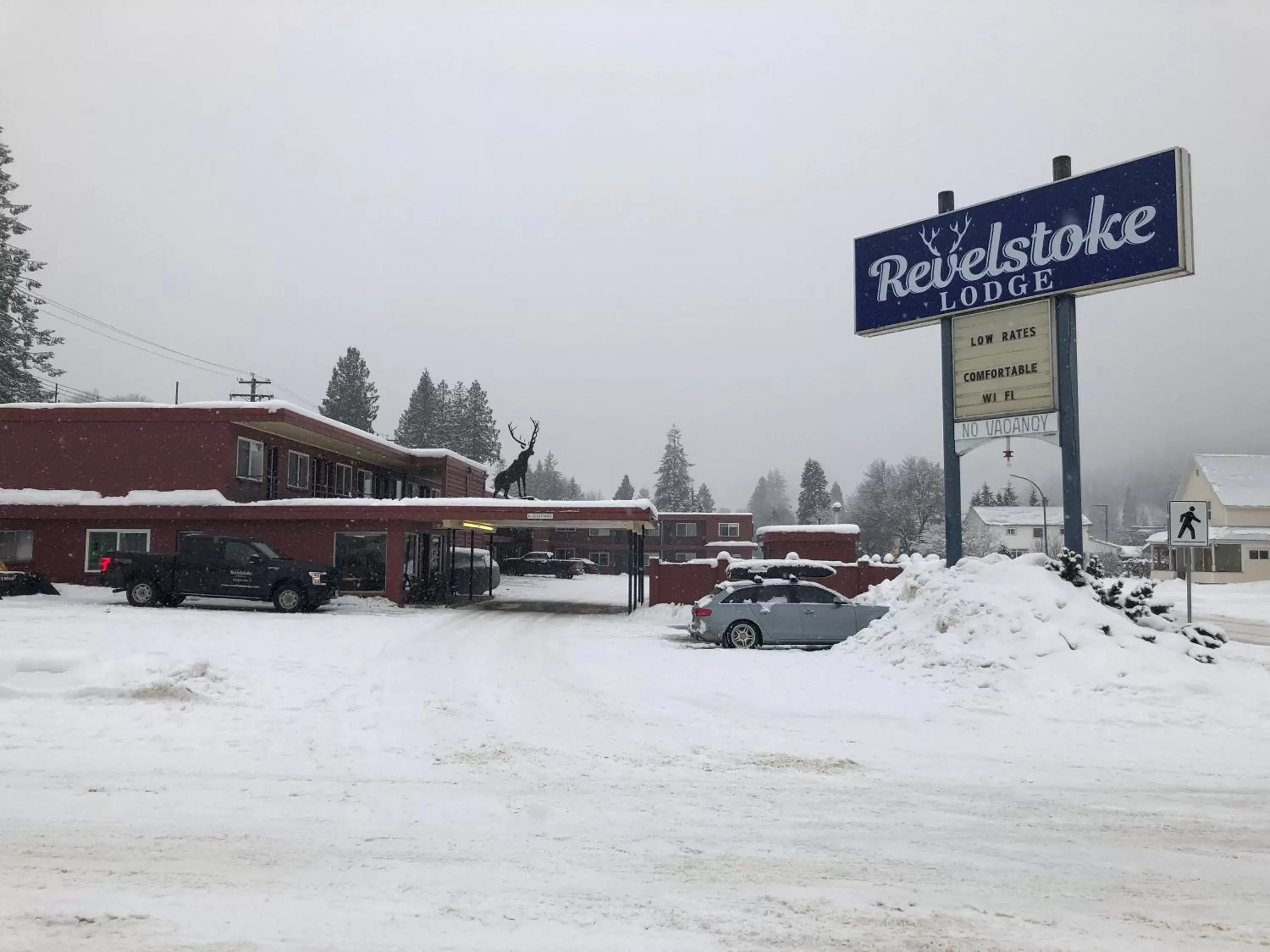 Facade/entrance, Property Building in Revelstoke Lodge