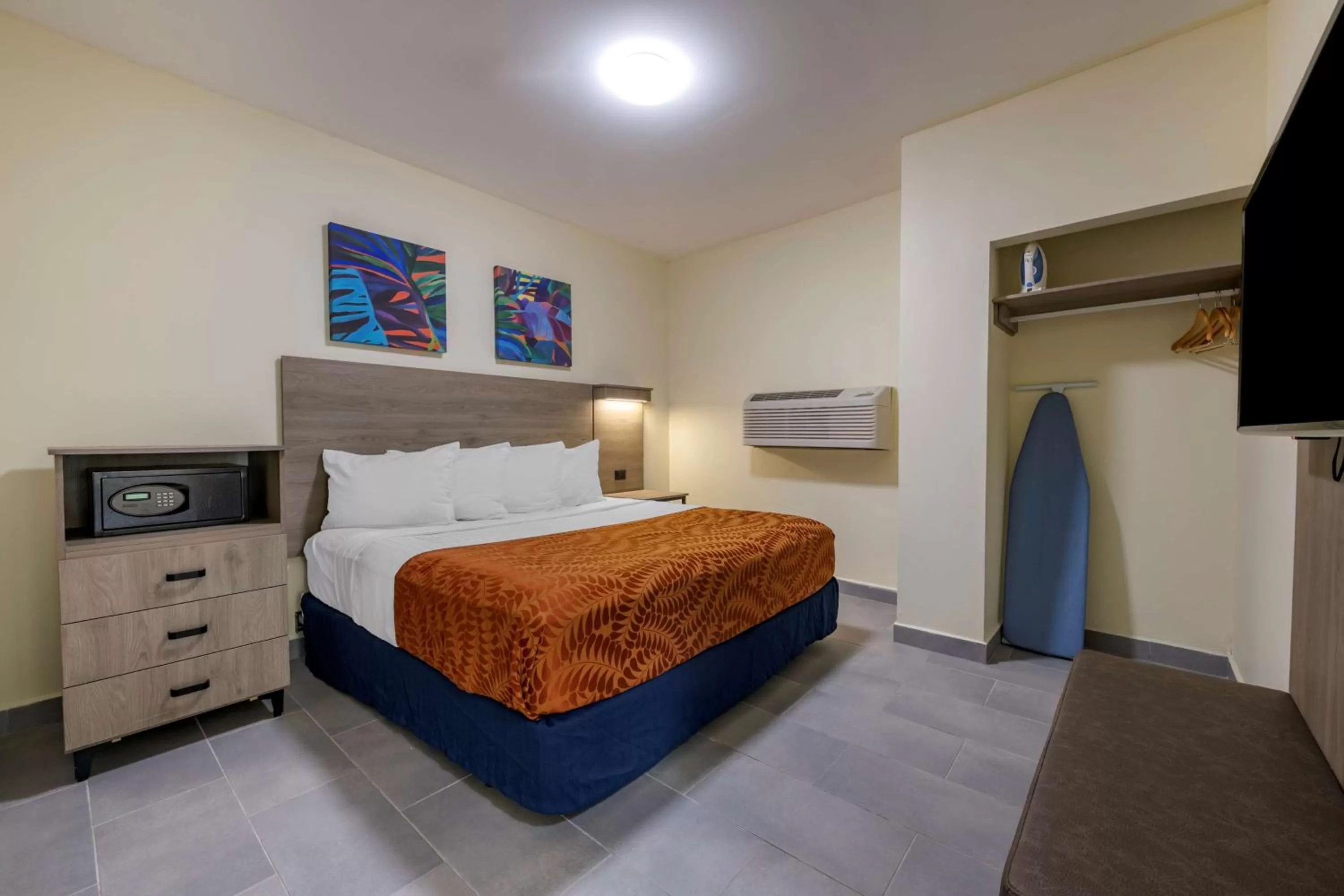 Bedroom, Bed in Hotel Mayaguez Plaza, BW Signature Collection