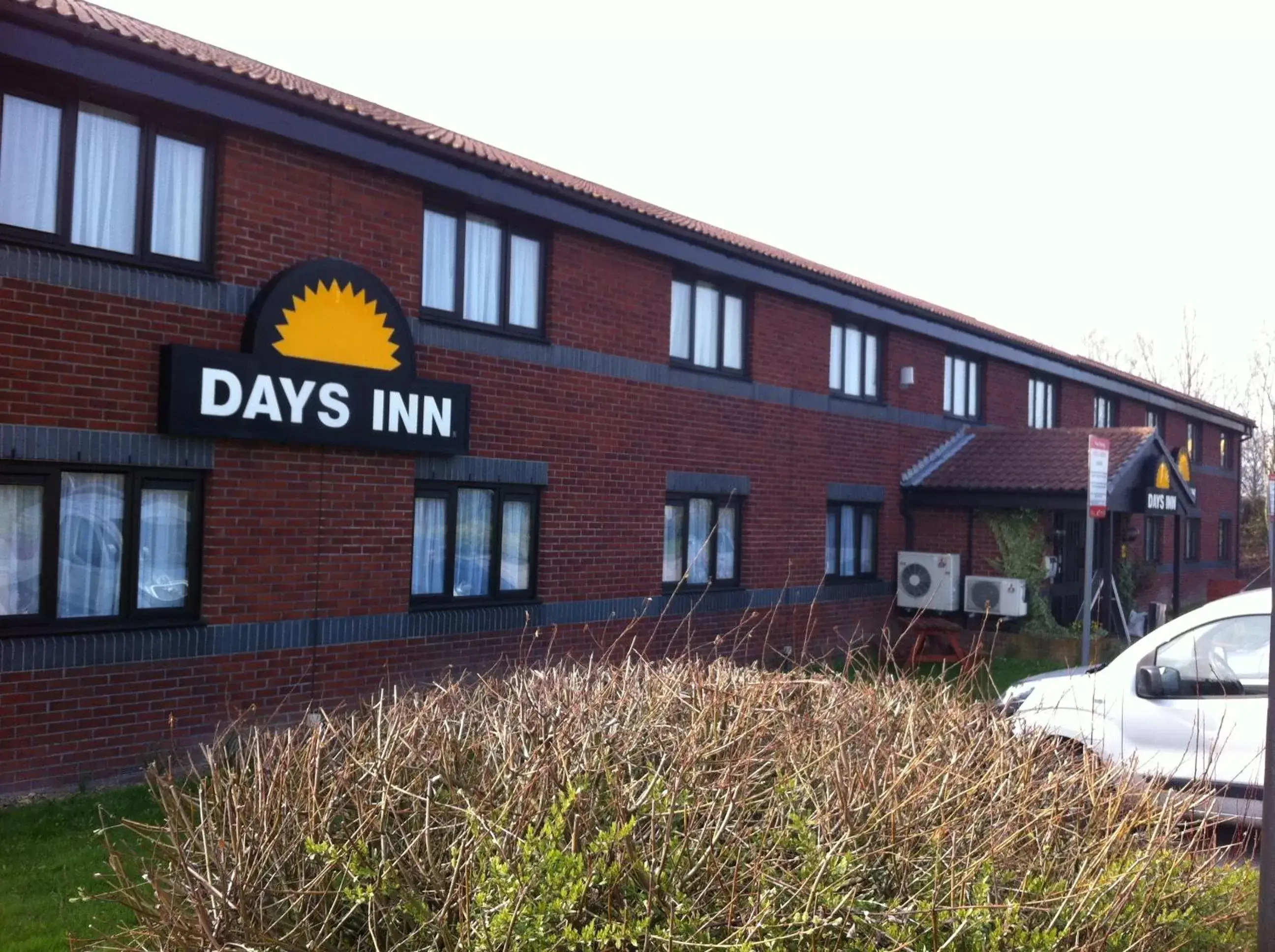 Facade/entrance, Property Building in Days Inn Hotel Sheffield South