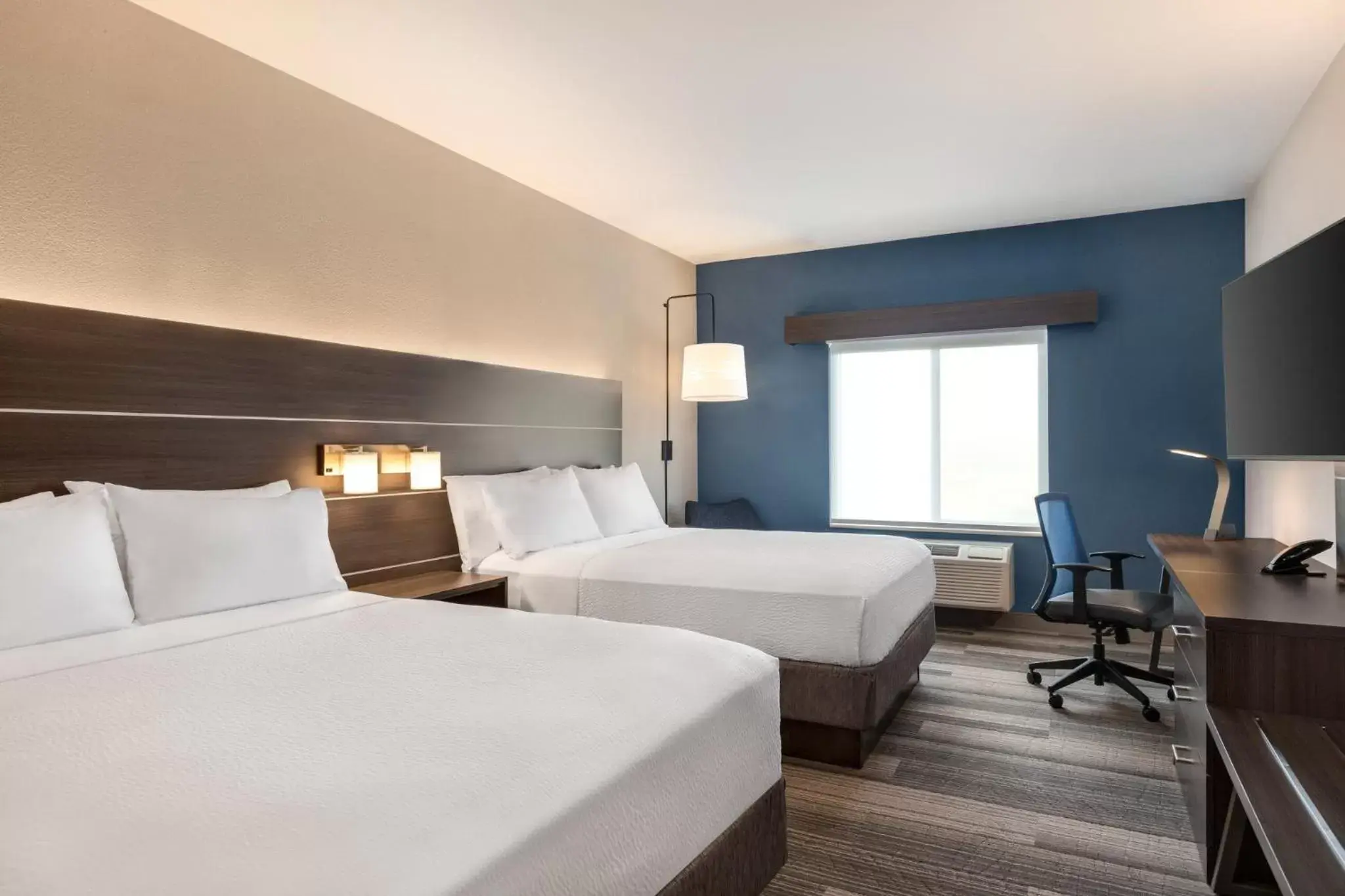 Photo of the whole room, Bed in Holiday Inn Express & Suites Denver Airport, an IHG Hotel