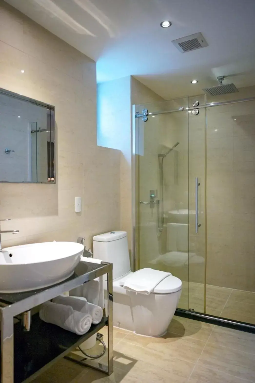 Shower, Bathroom in Hotel Mermaid Bangkok