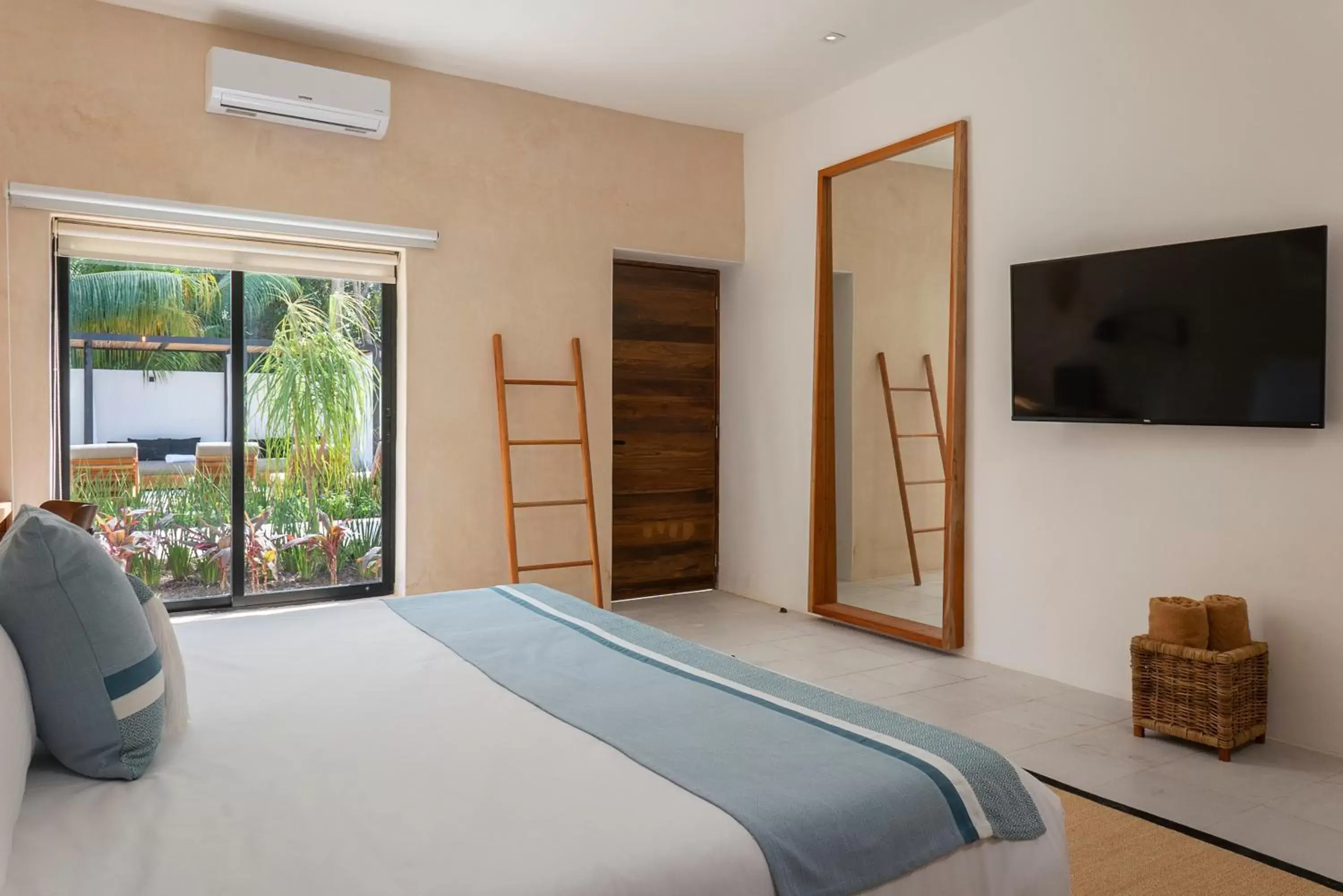 TV and multimedia, Bed in Illa Cozumel