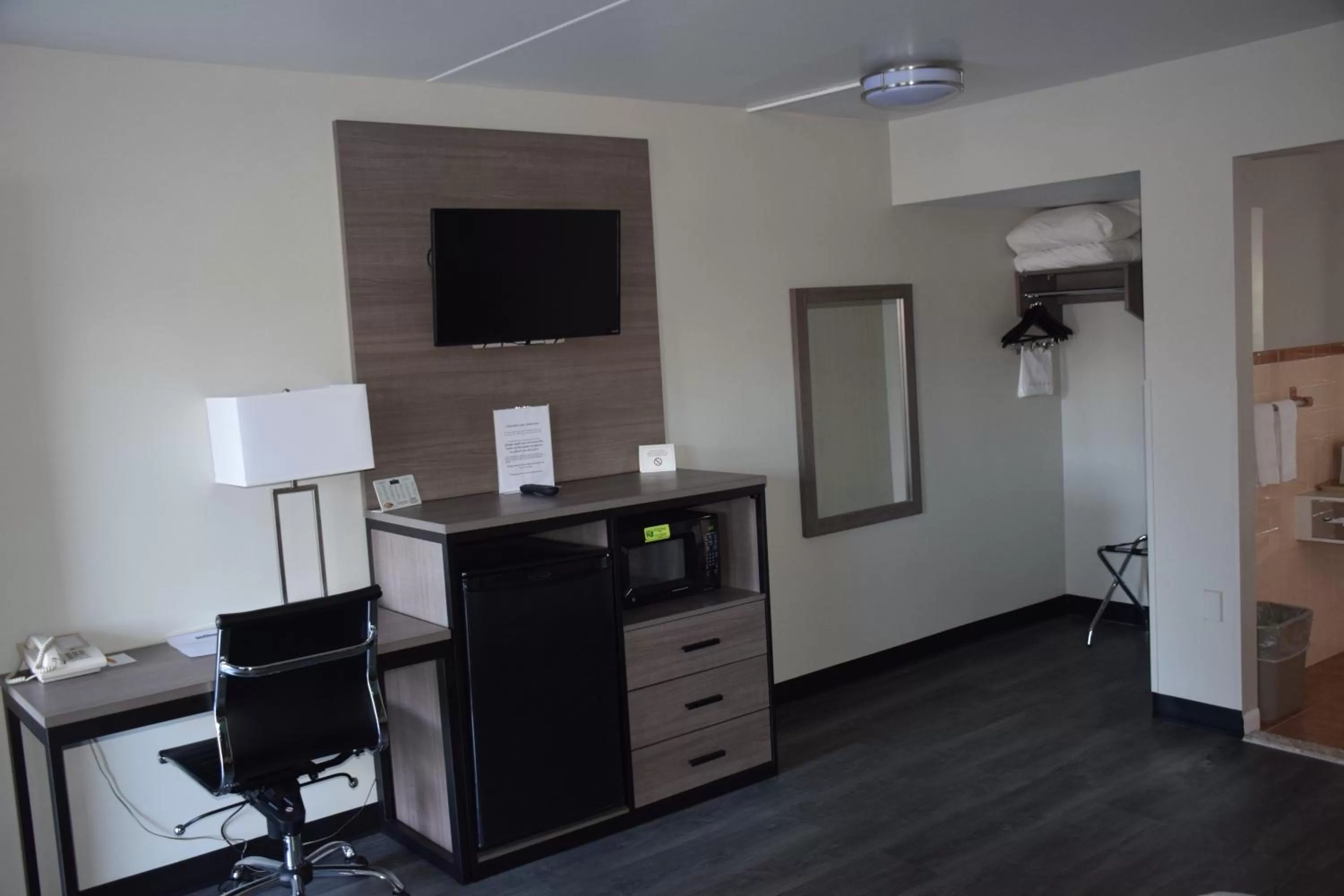 TV and multimedia in White Rose Motel - Hershey