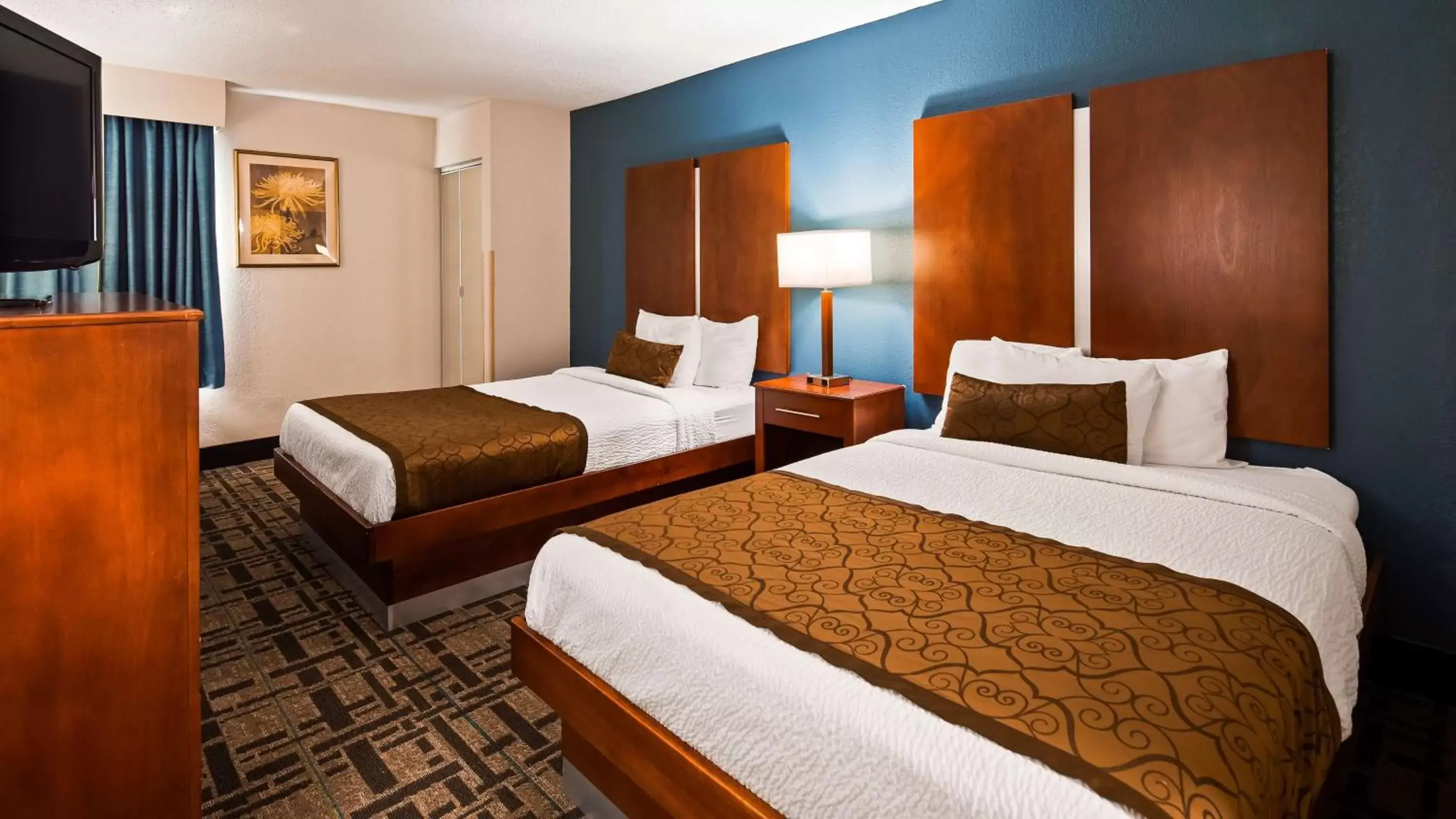 Photo of the whole room, Bed in Best Western Plus Richmond