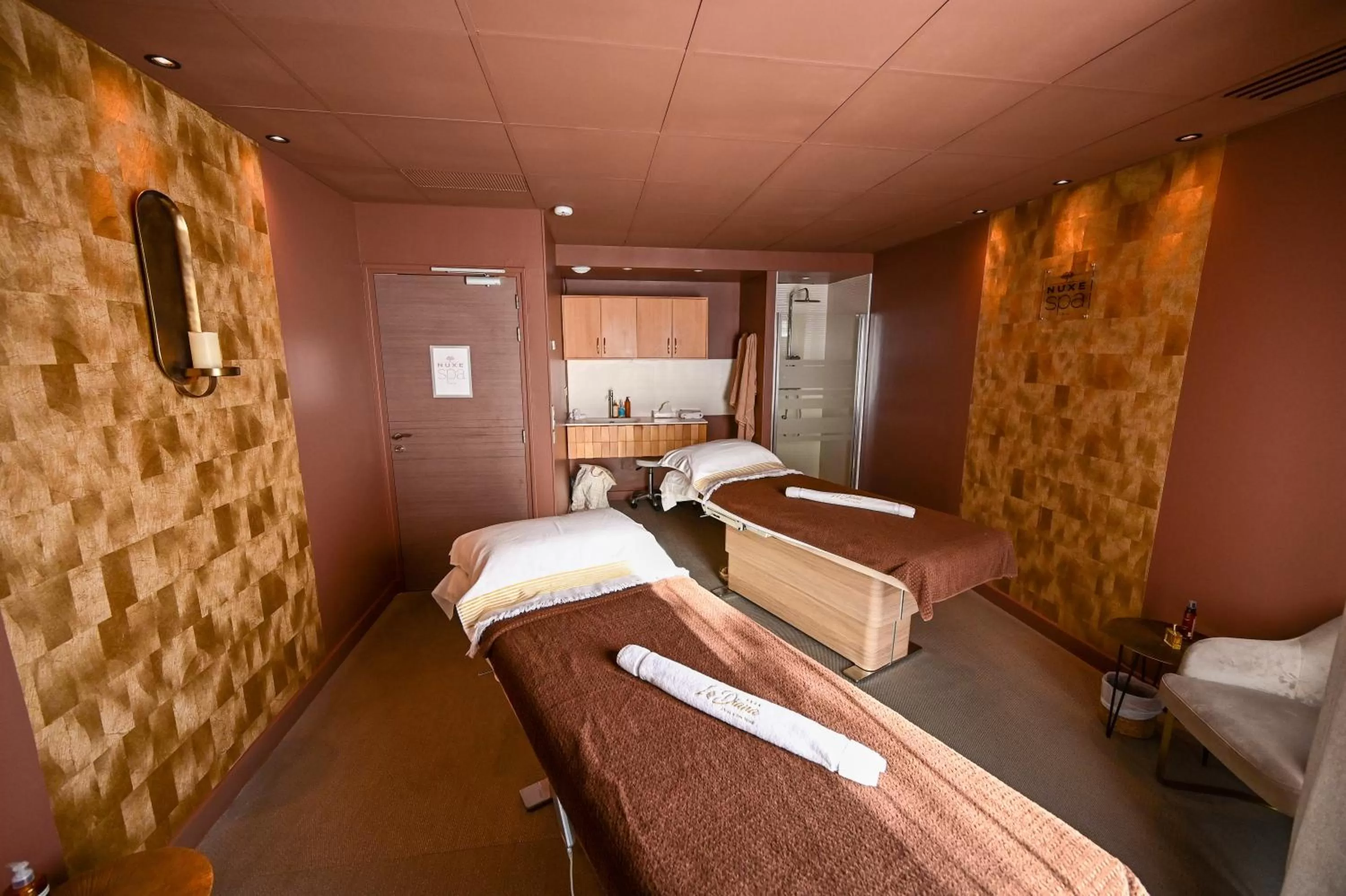 Massage, Bed in Le Diana Hôtel & Spa