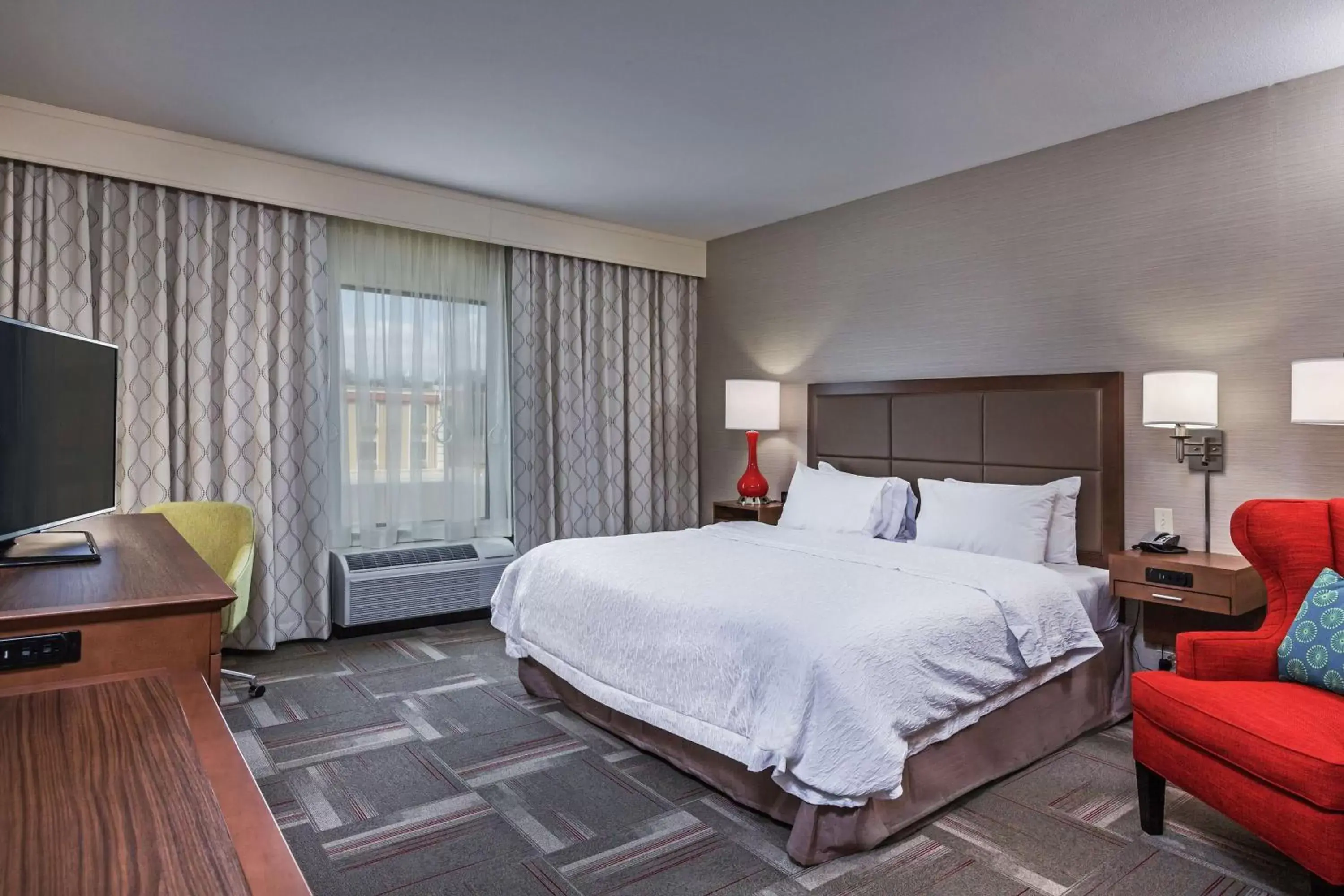 Bed in Hampton Inn & Suites Claremore