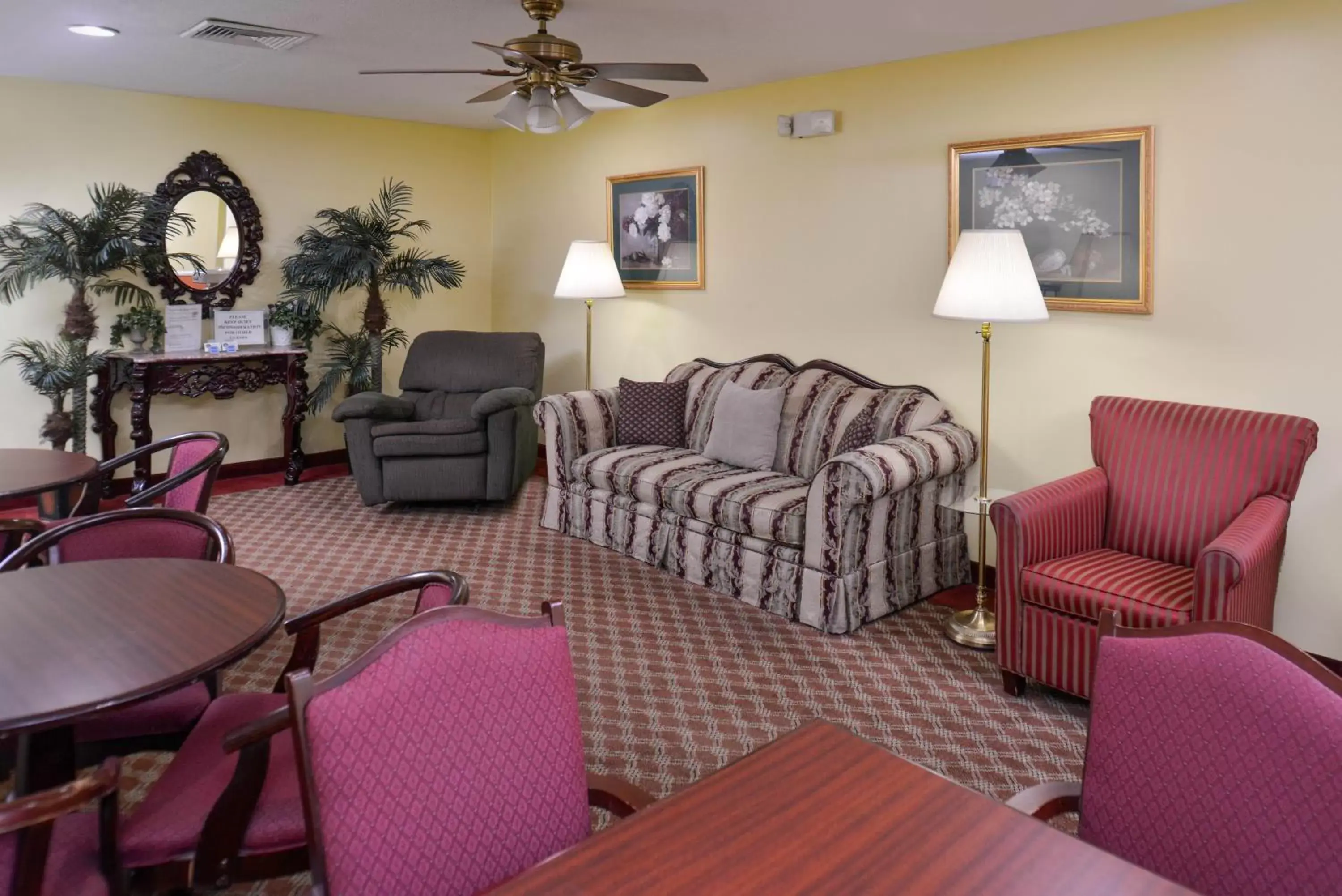 Area and facilities, Seating Area in Douglas Inn & Suites