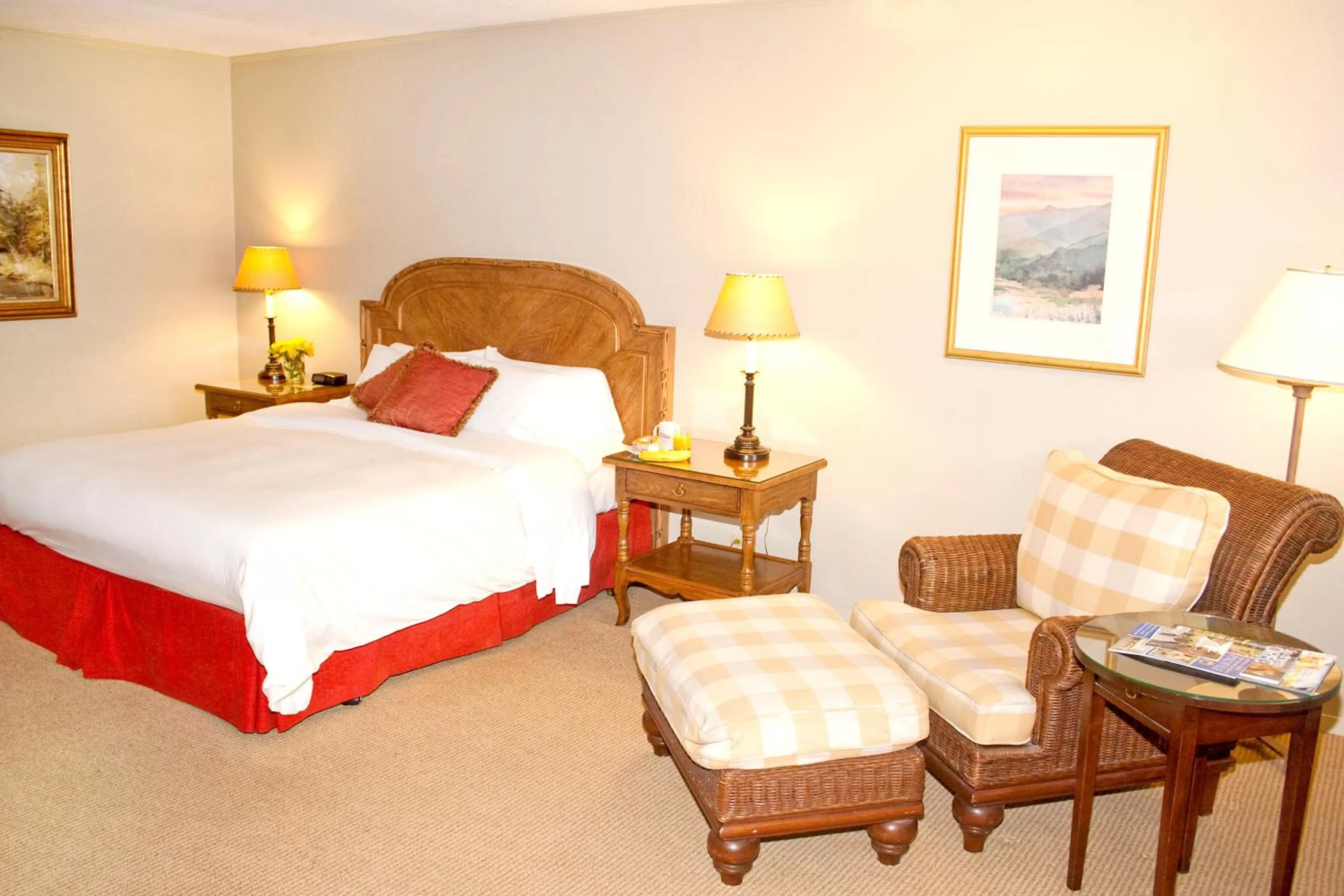 Photo of the whole room, Bed in The Lodge at Riverside