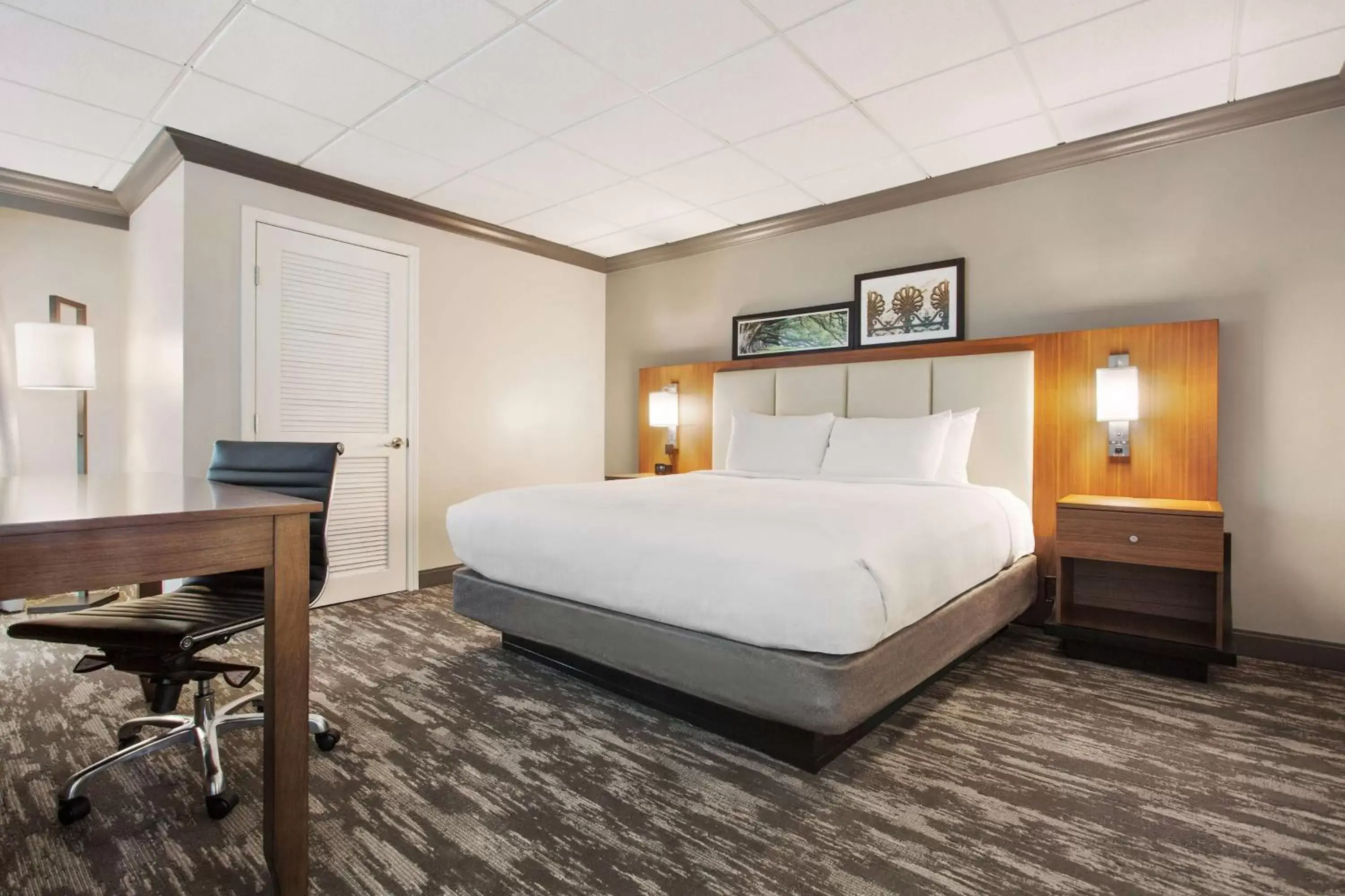 Bed in DoubleTree by Hilton New Orleans