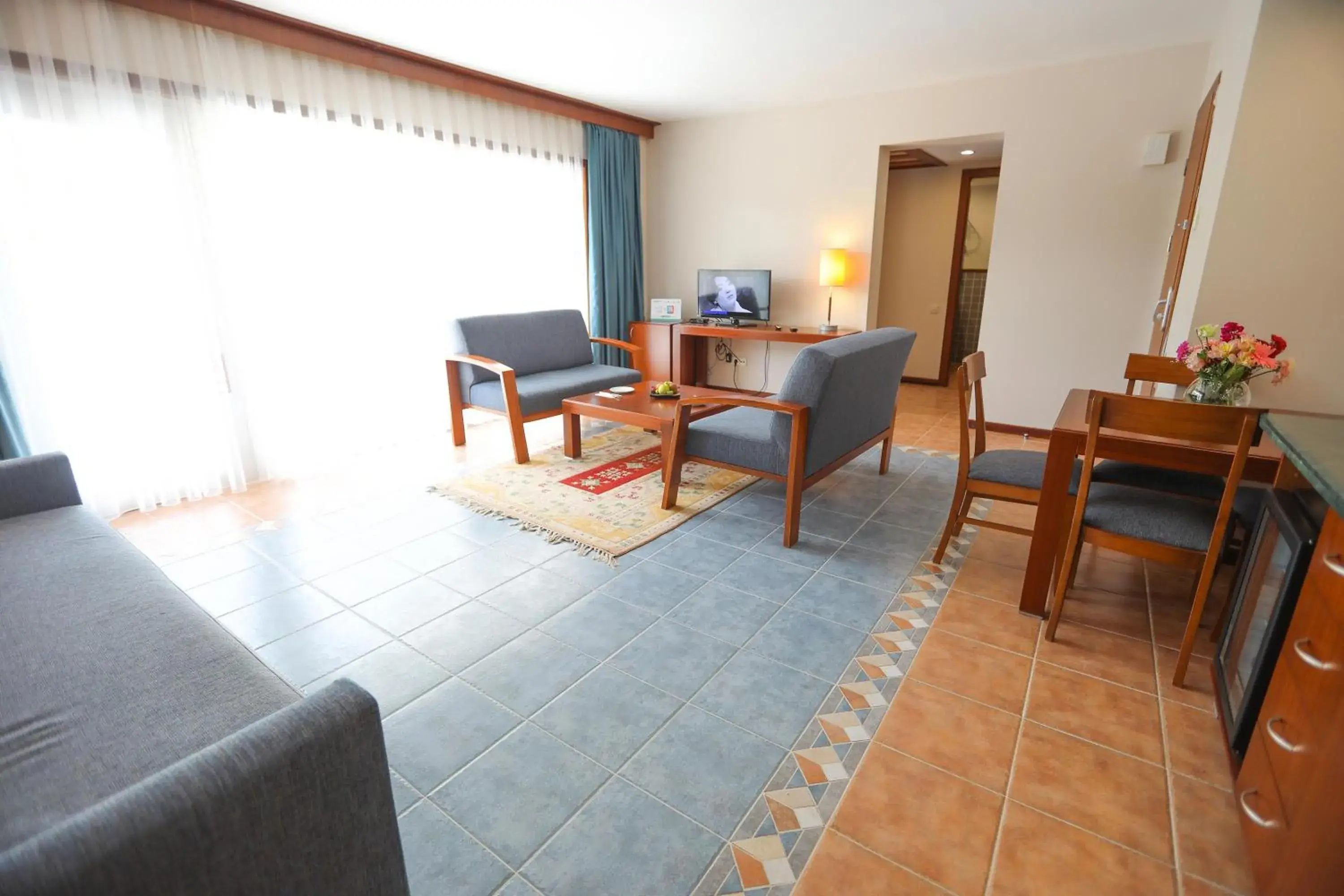 Living room, Seating Area in Happy Hotel