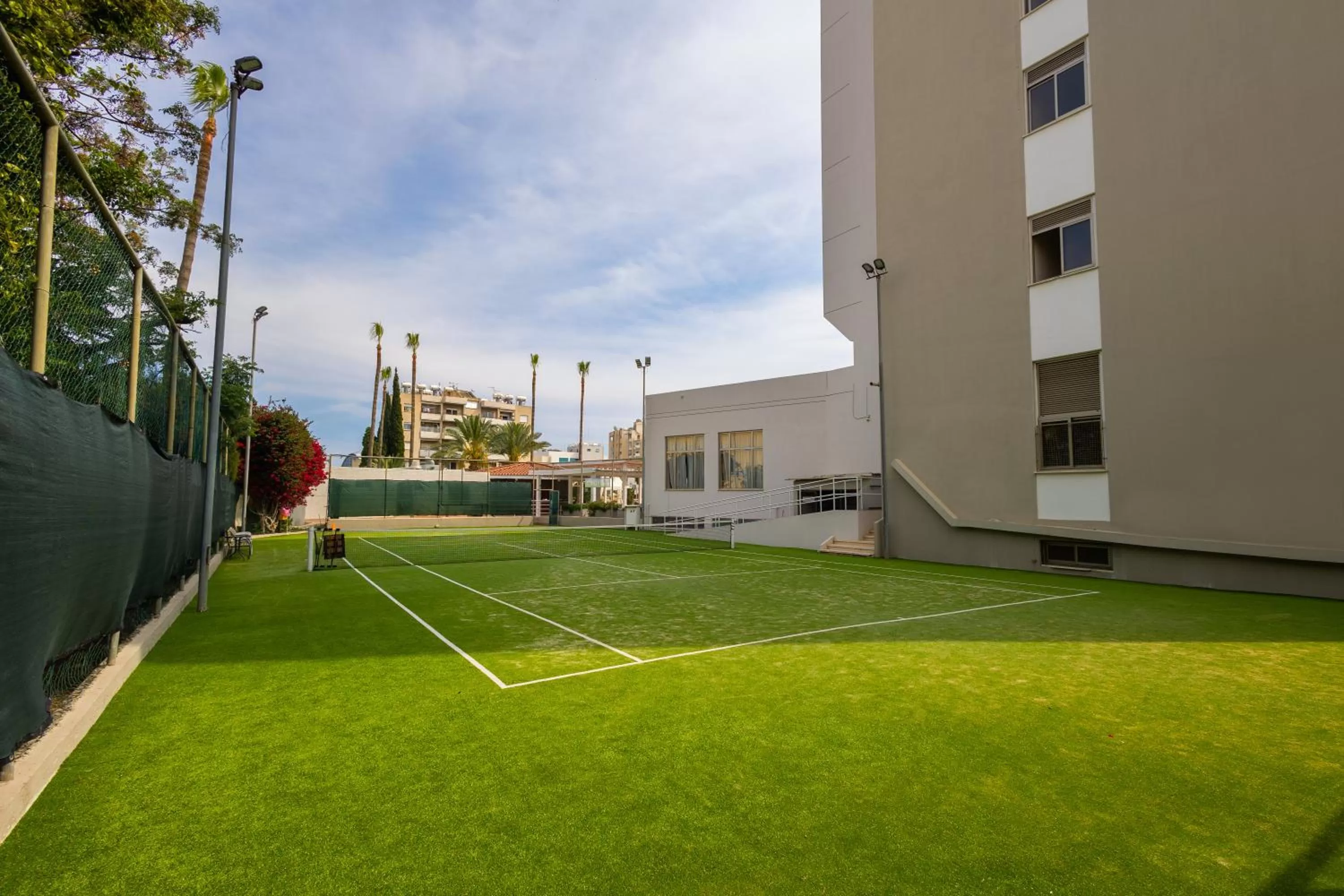 Tennis court in Ajax Hotel