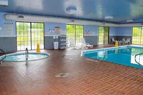 Patio, Swimming Pool in Baymont by Wyndham Michigan City