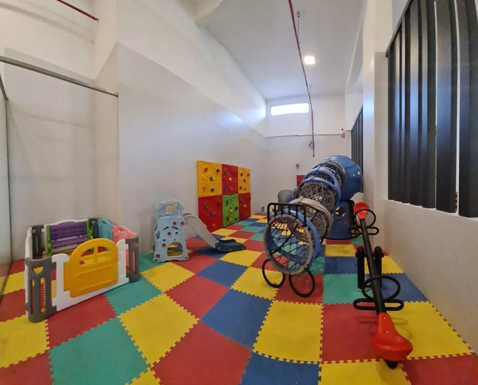 Game Room in South Hotel Suites