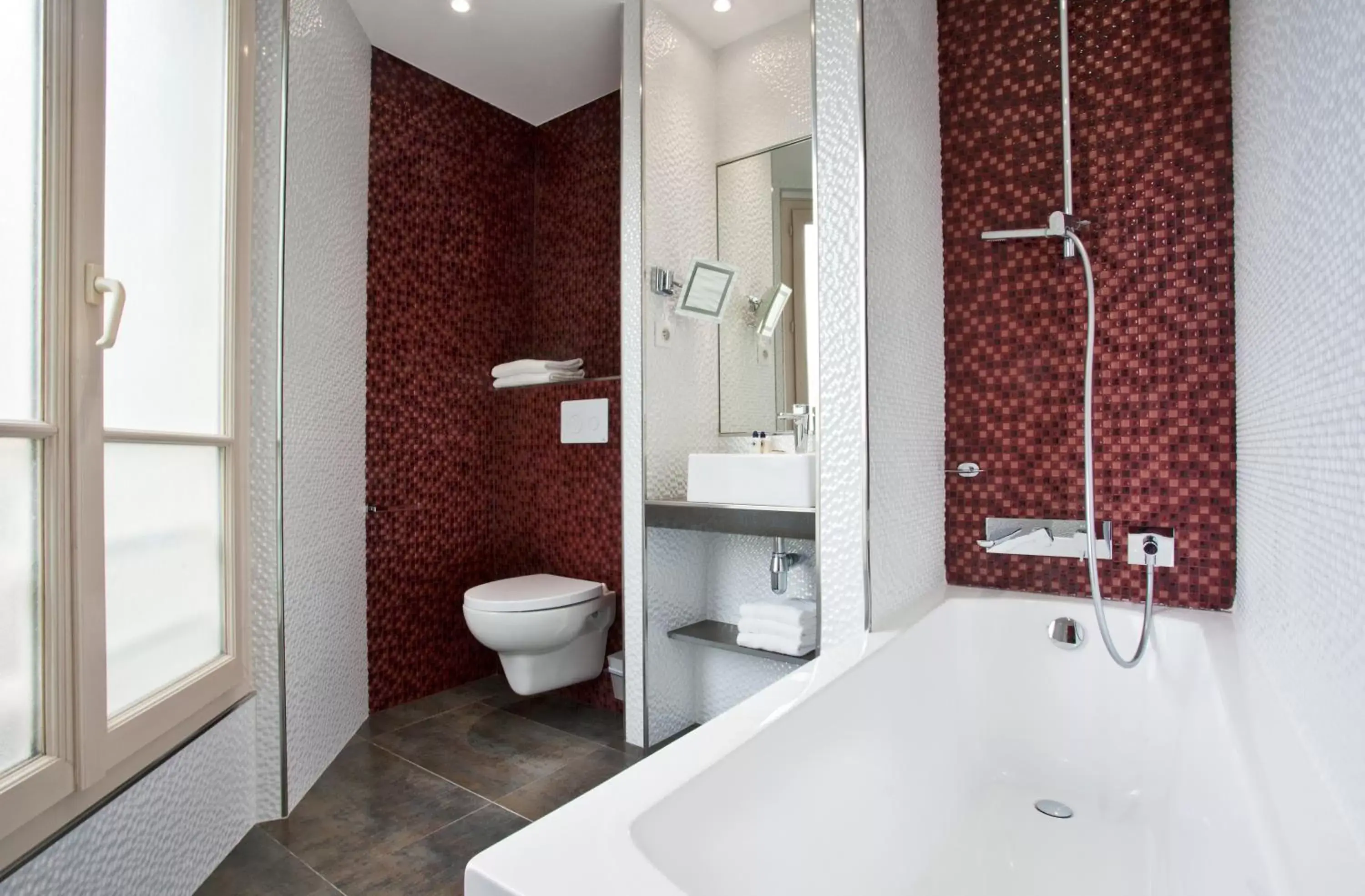 Bathroom in Best Western Nouvel Orléans Montparnasse