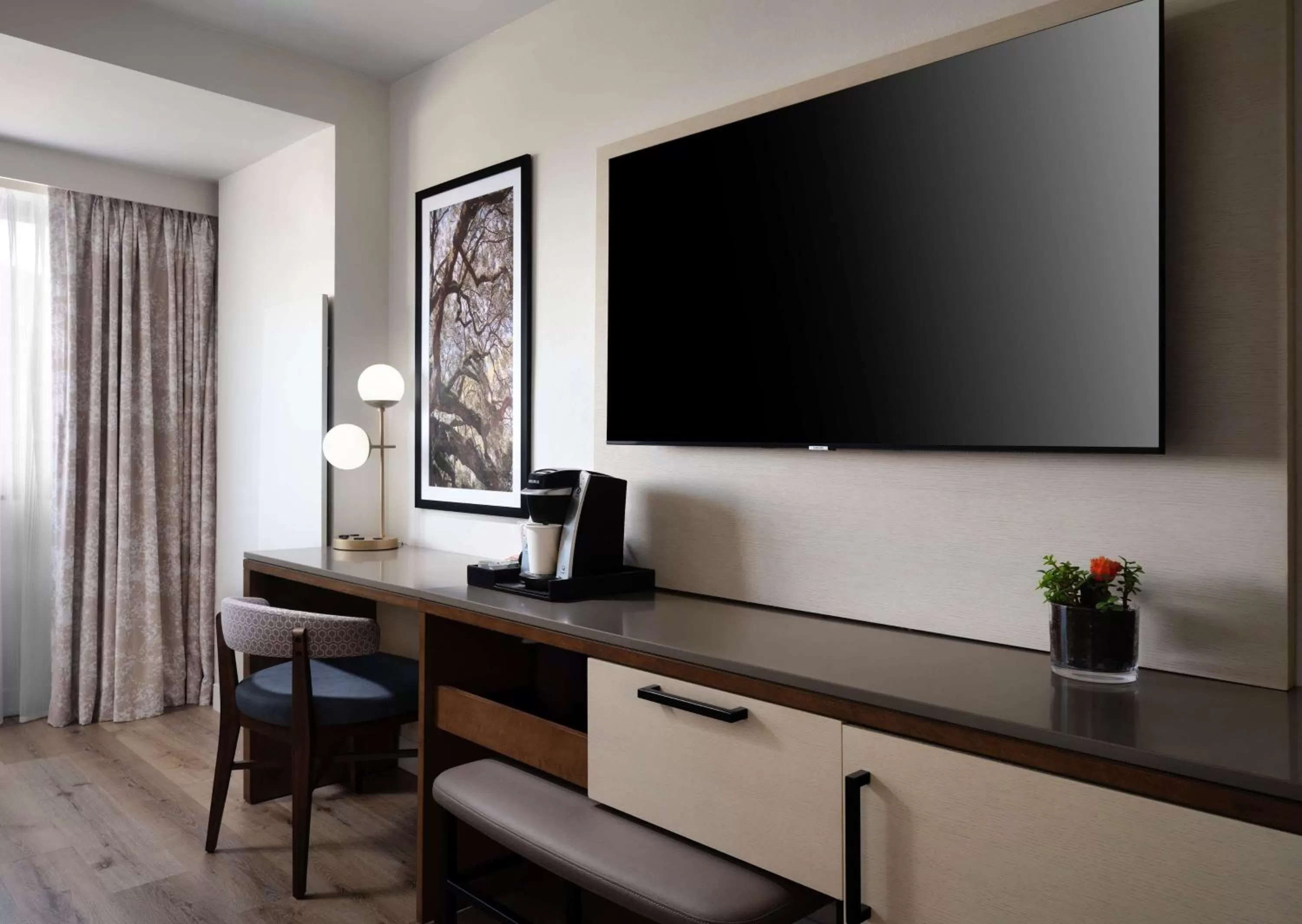 Bedroom in Sonesta Irvine John Wayne Airport