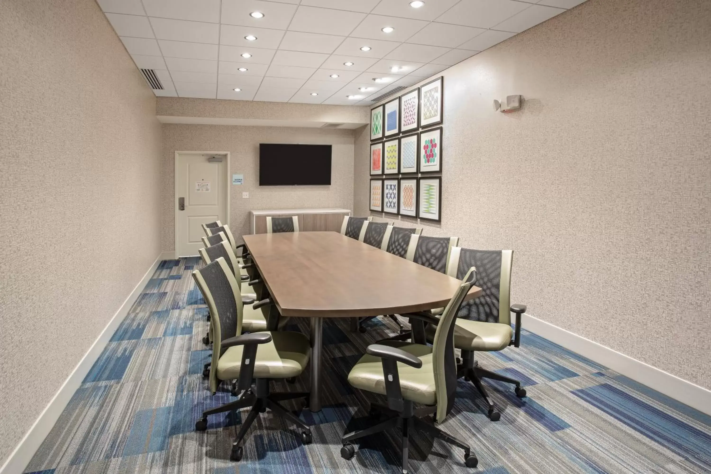 Meeting/conference room in Holiday Inn Express & Suites Great Bend, an IHG Hotel