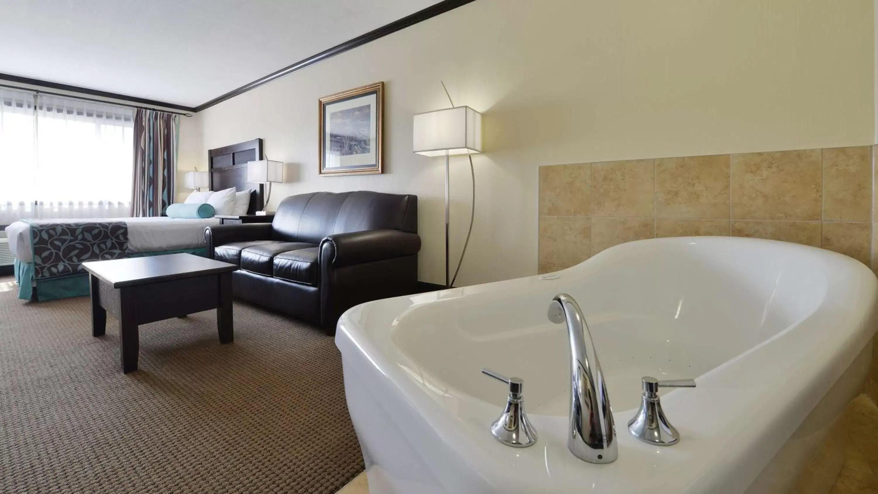 Photo of the whole room, Bathroom in Prestige Rocky Mountain Resort Cranbrook, WorldHotels Crafted