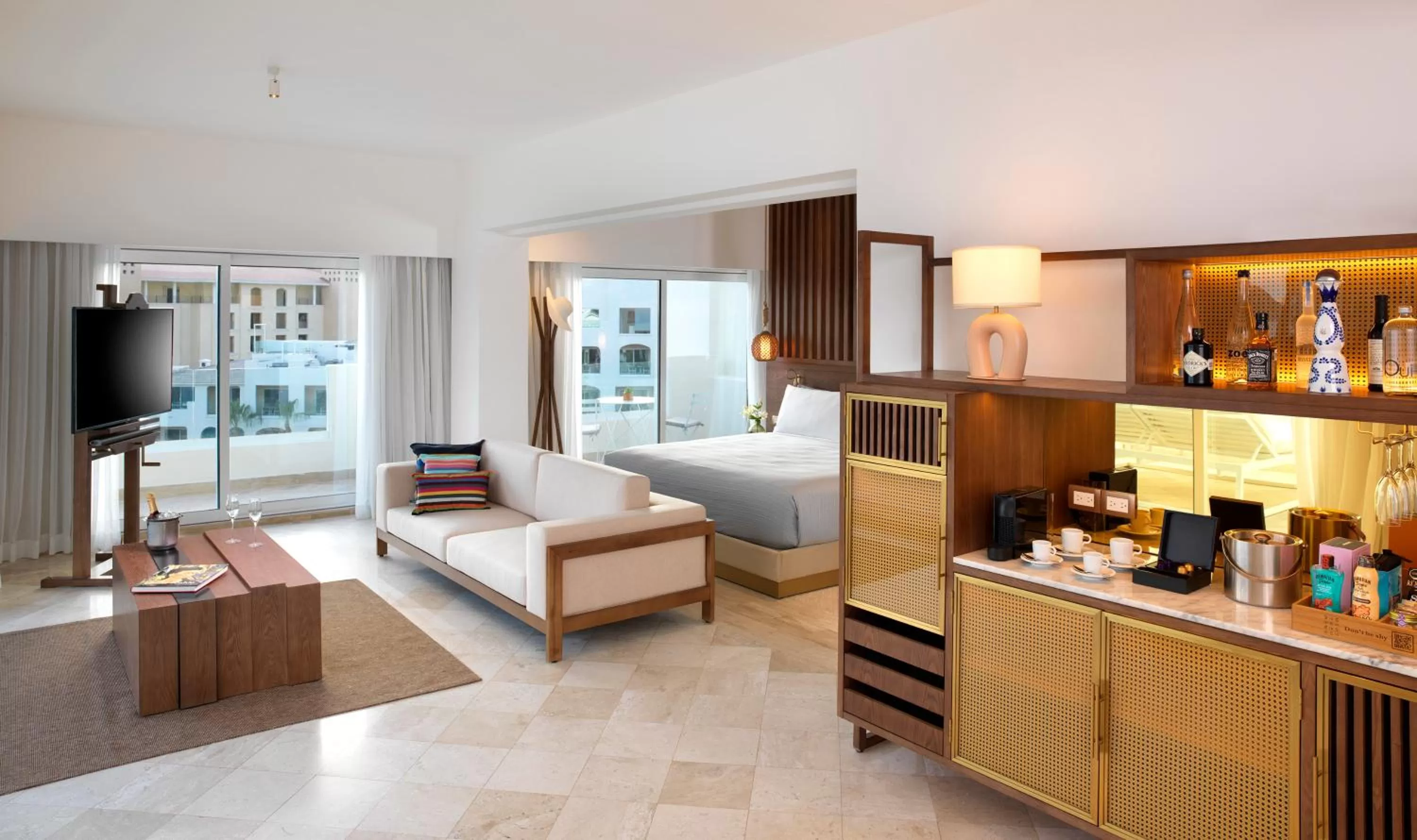 Living room, Bed in ME Cabo by Meliá