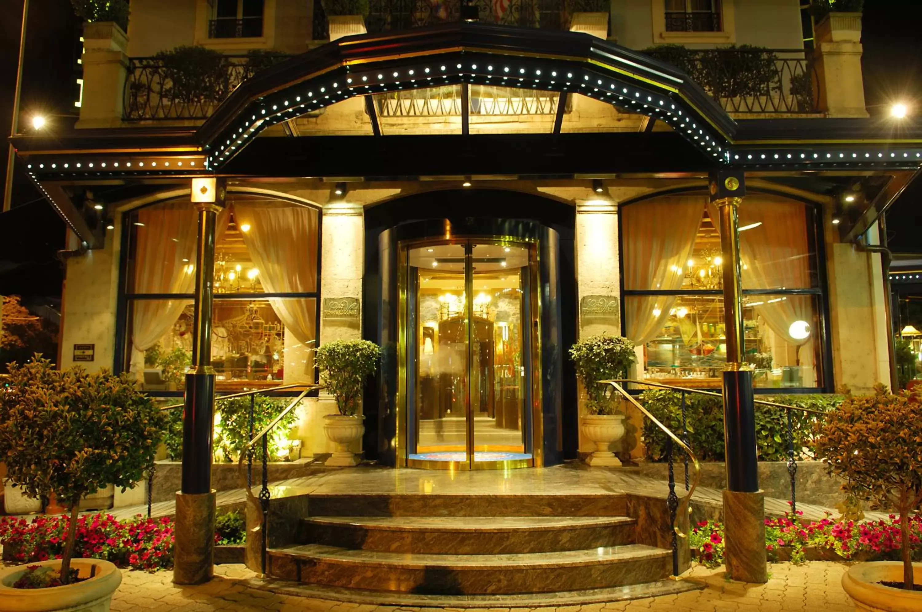 Facade/entrance in Hotel Montbrillant