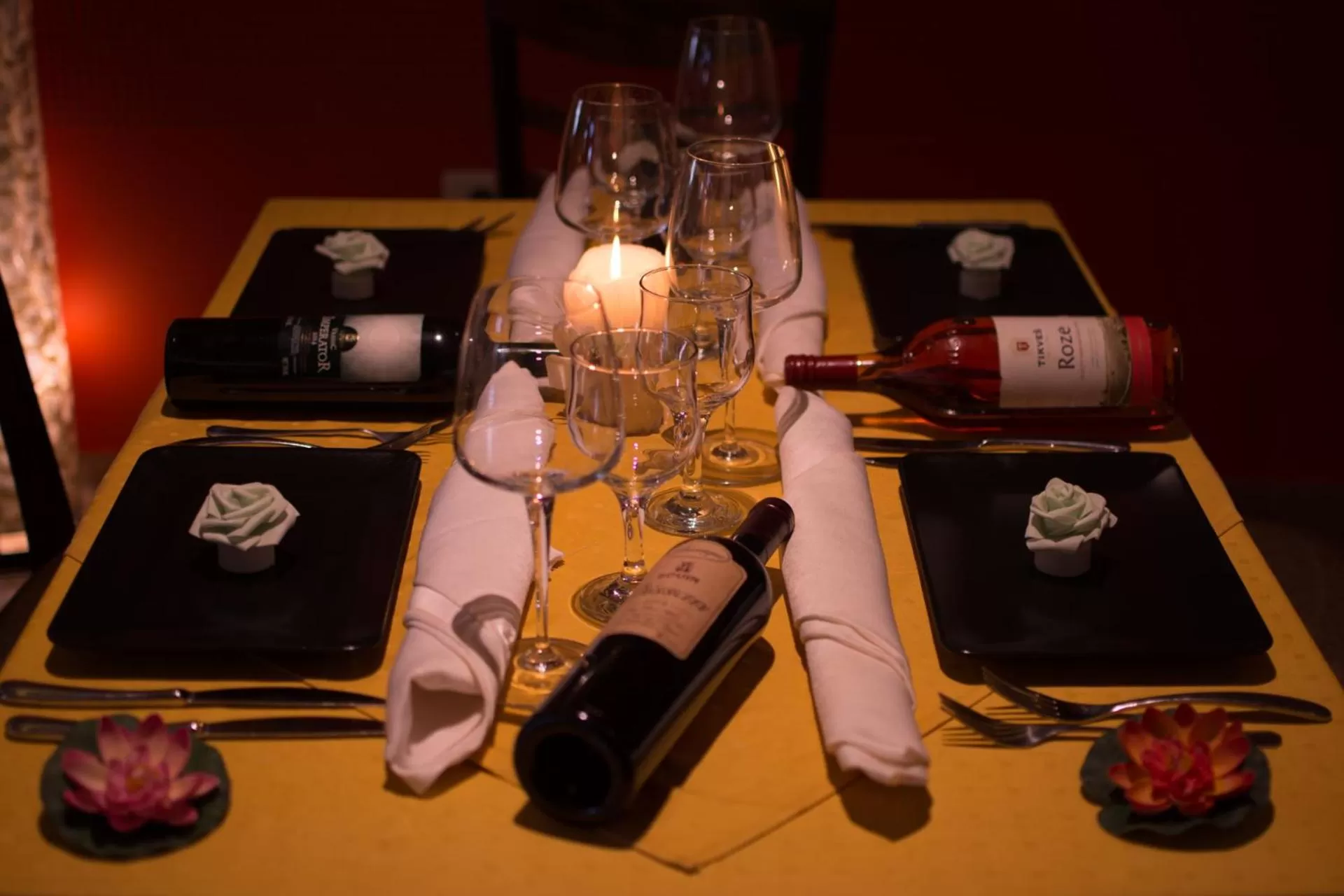 Restaurant/places to eat in Hotel Lirak