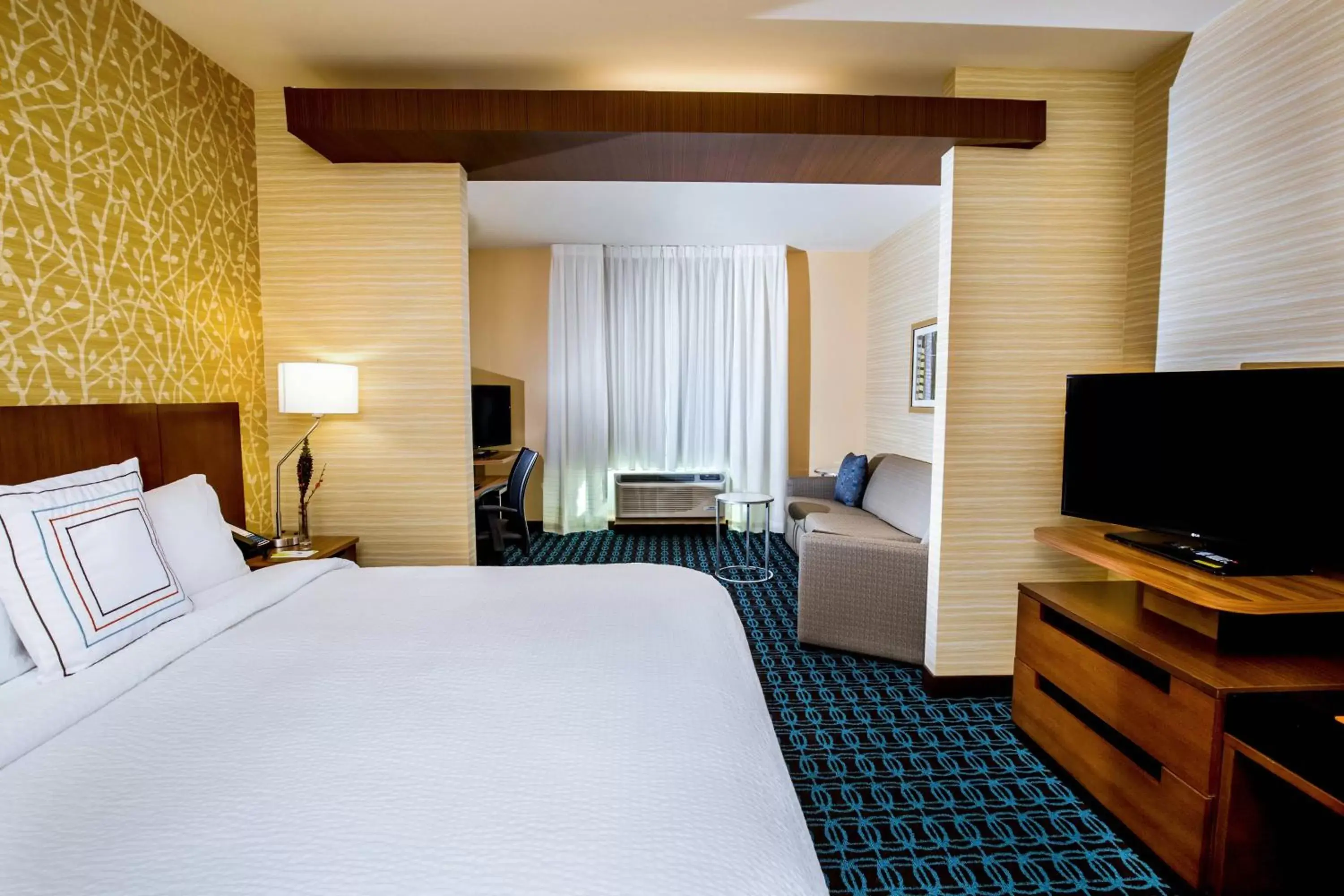 Photo of the whole room, Bed in Fairfield Inn & Suites by Marriott Richmond Midlothian