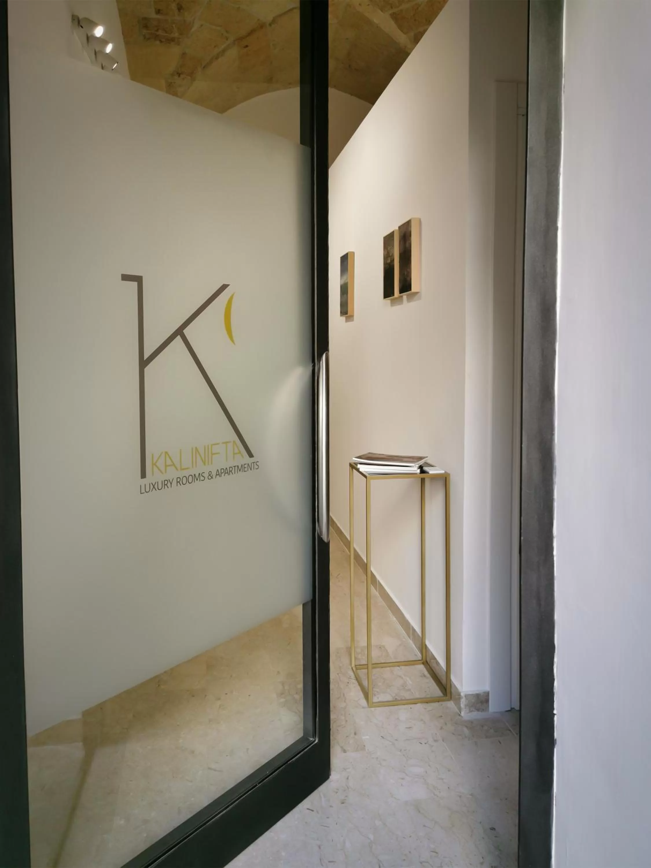 Facade/entrance in Kalinifta - Jacuzzi & Suites SIT