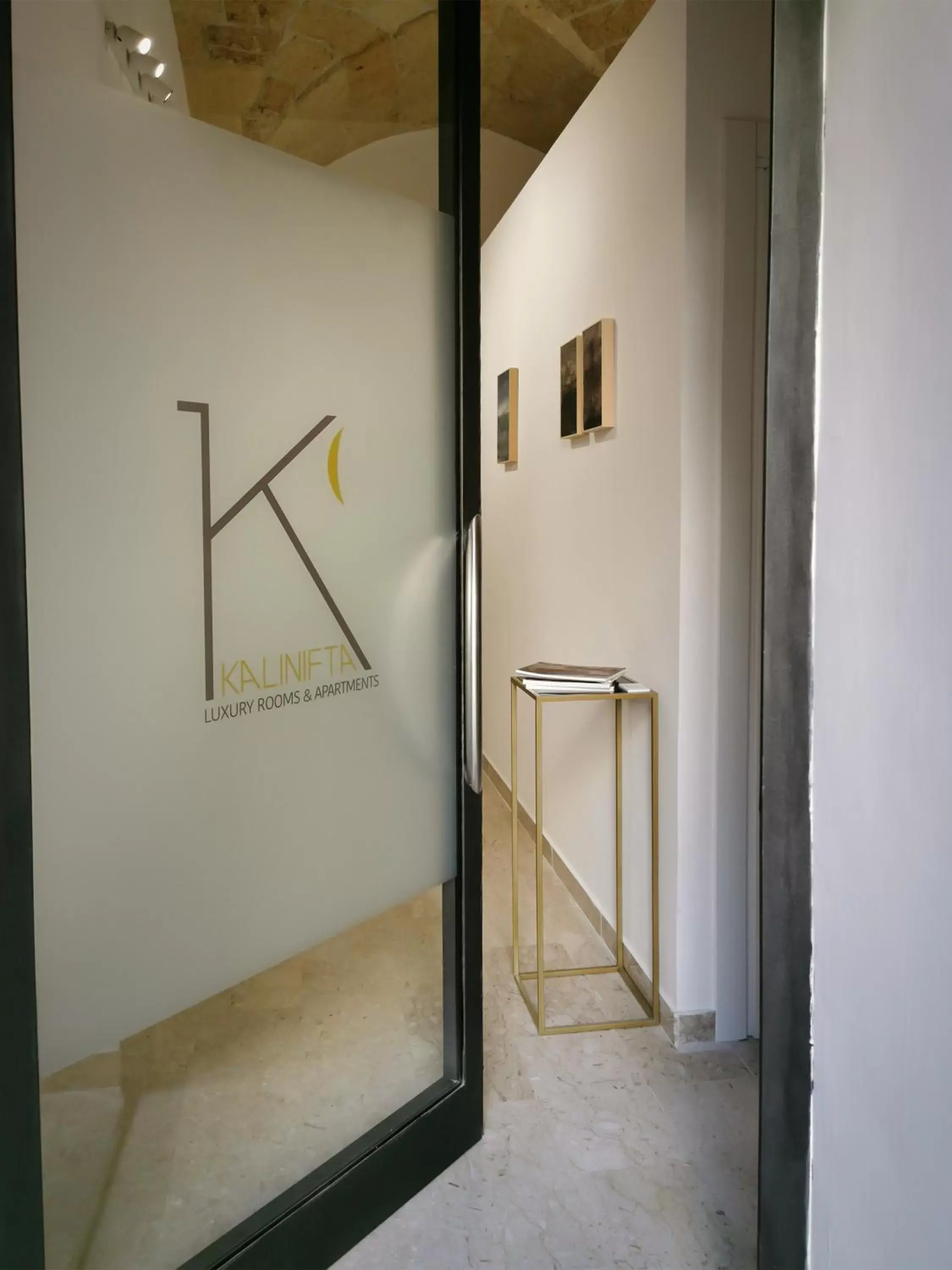 Facade/entrance in Kalinifta - Jacuzzi & Suites SIT