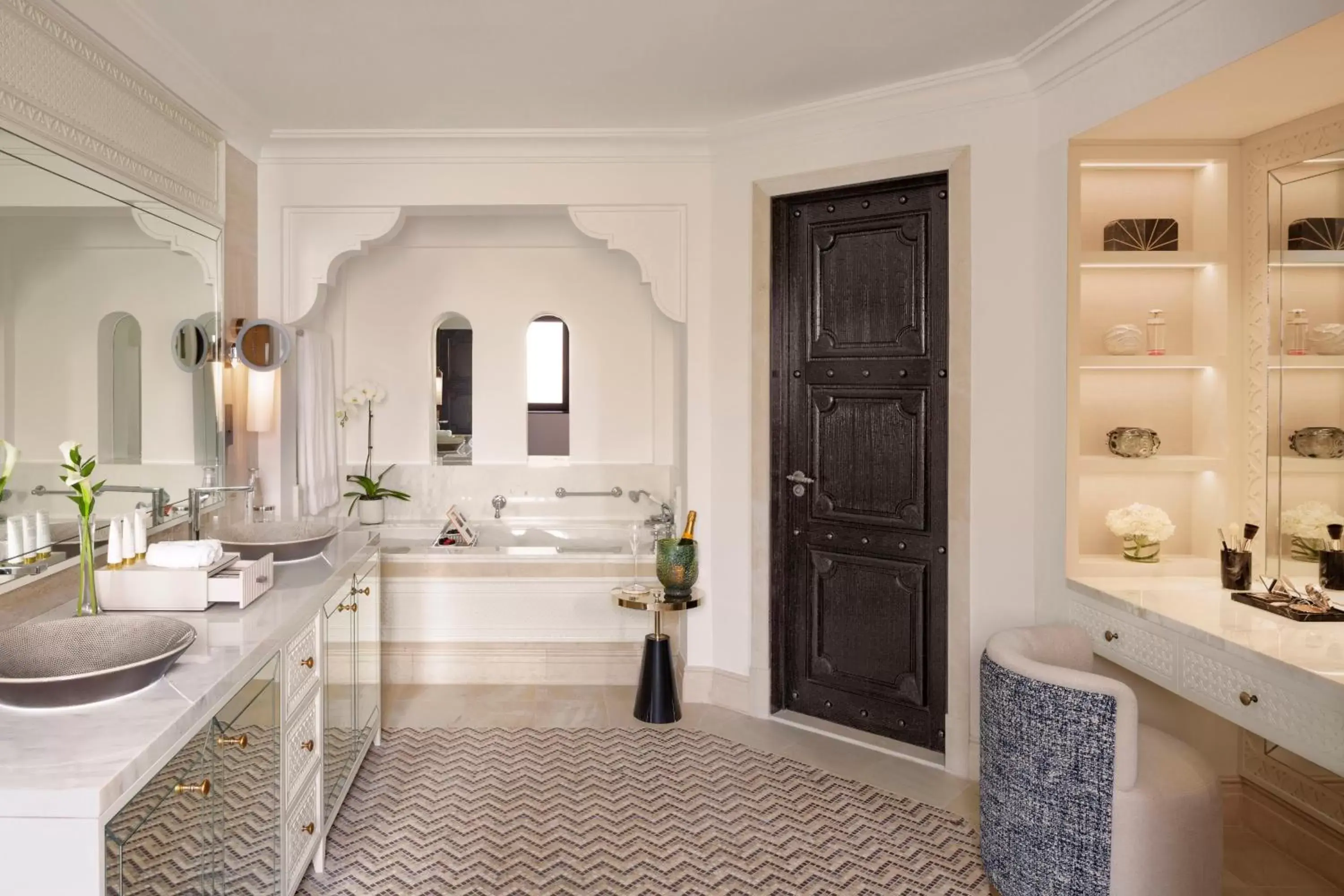 Bathroom, Kitchen/Kitchenette in Jumeirah Dar Al Masyaf