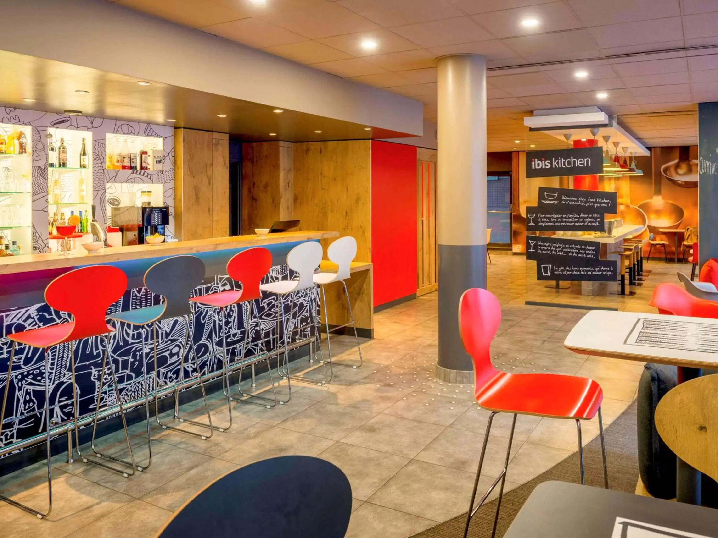 Property building, Lounge/Bar in ibis Toulouse Centre