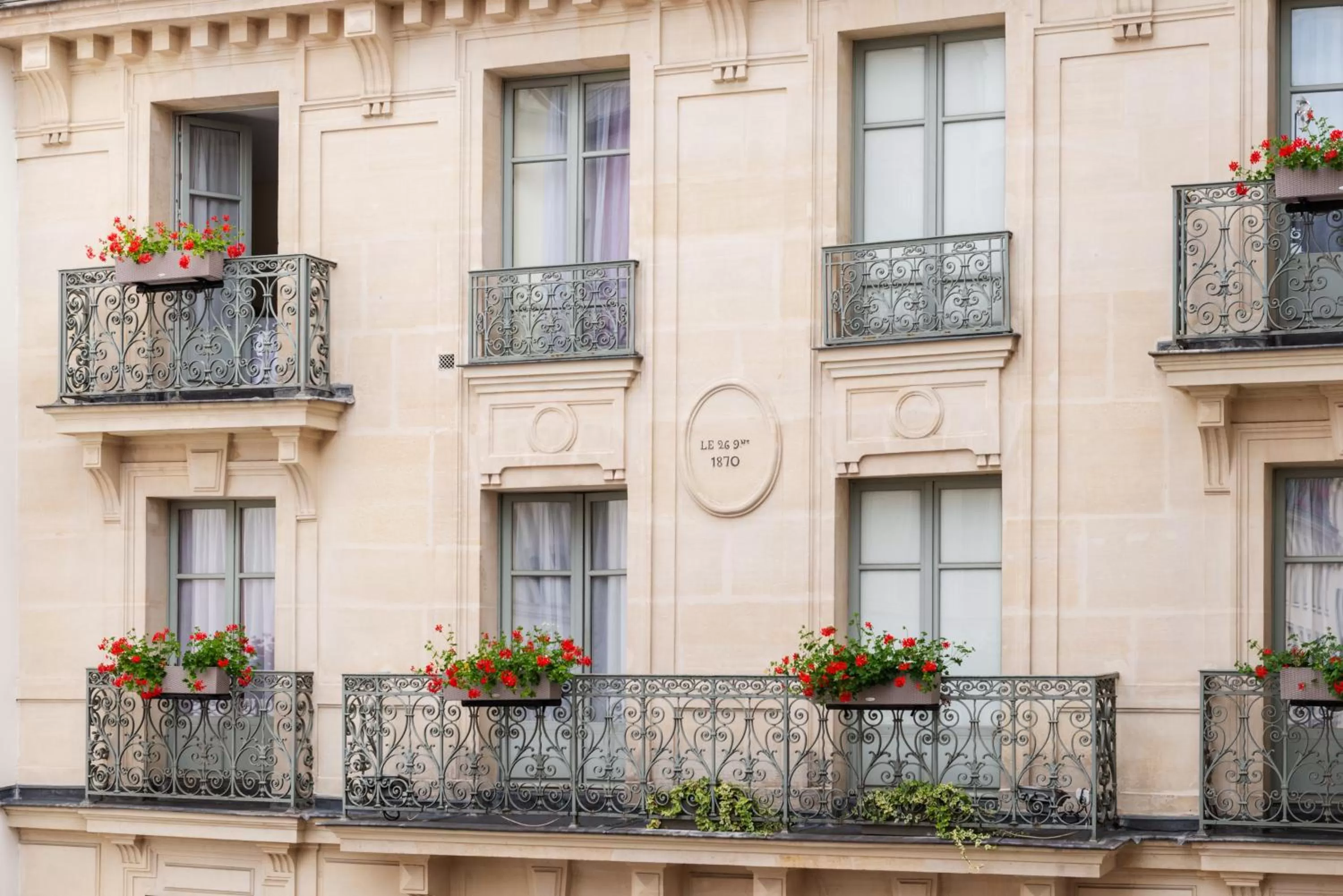 Property building in Hôtel Aston Paris