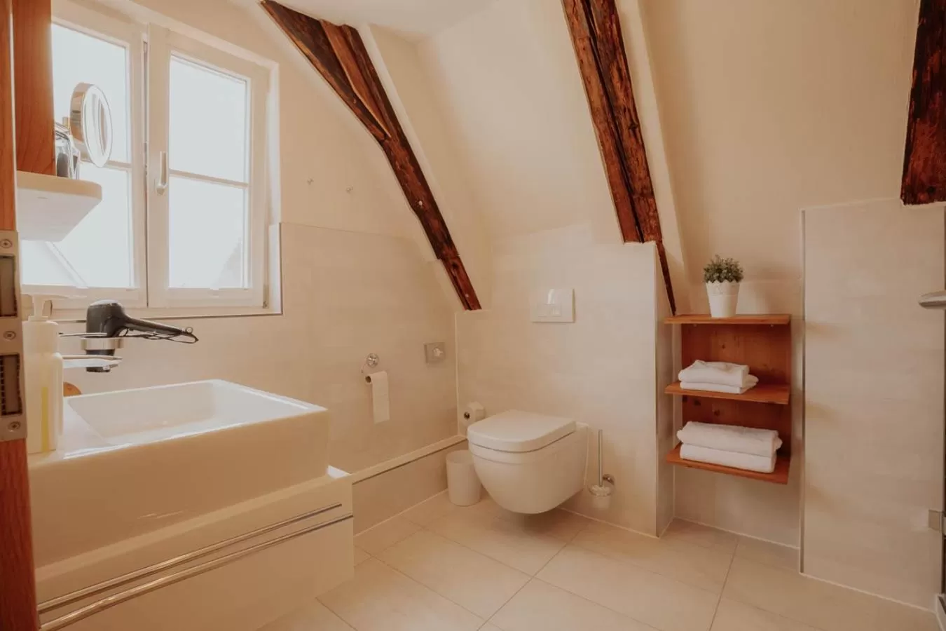 Bathroom in Altstadtmittehotel Sonne