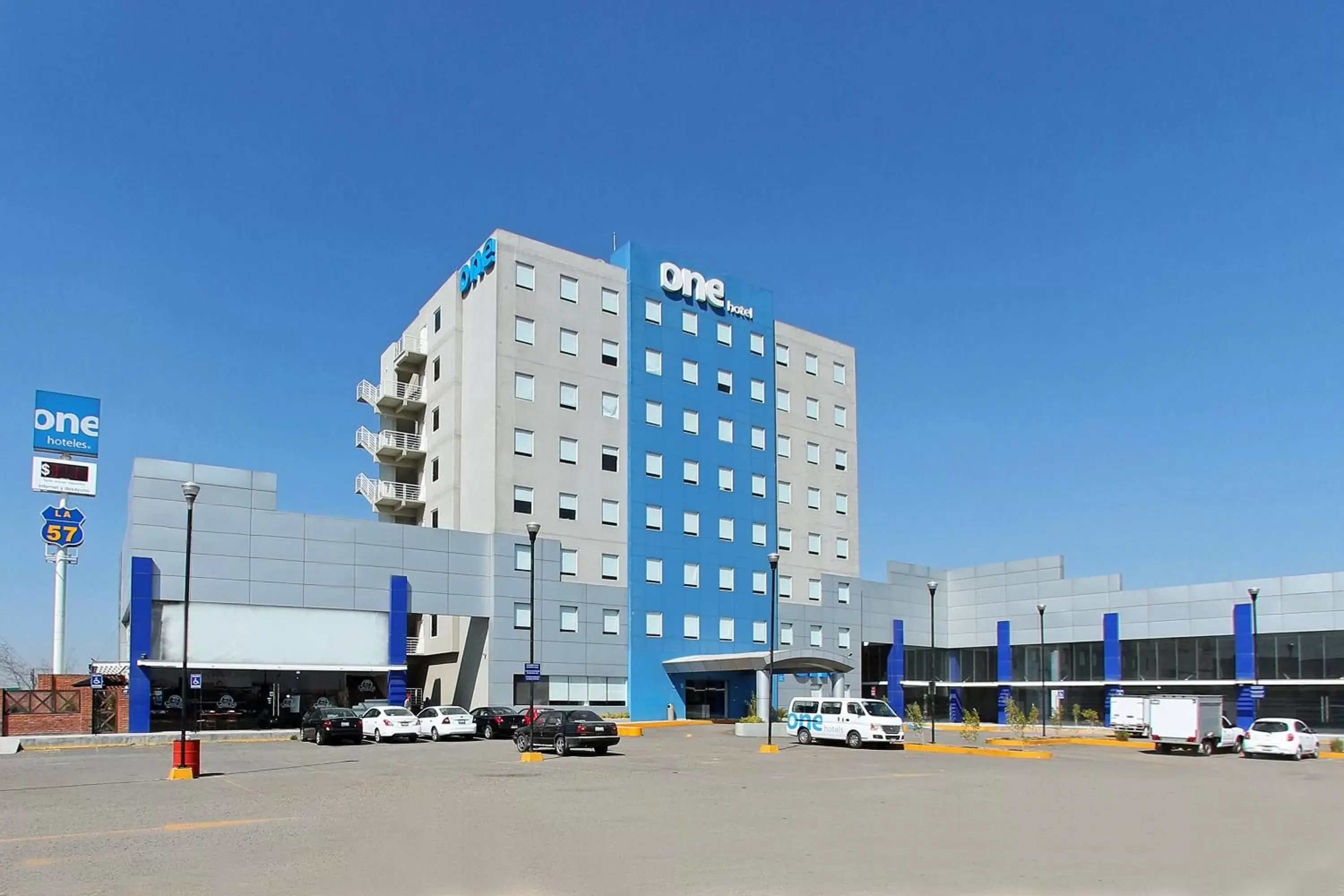 Property building in One Queretaro Aeropuerto Property building in One Queretaro Aeropuerto