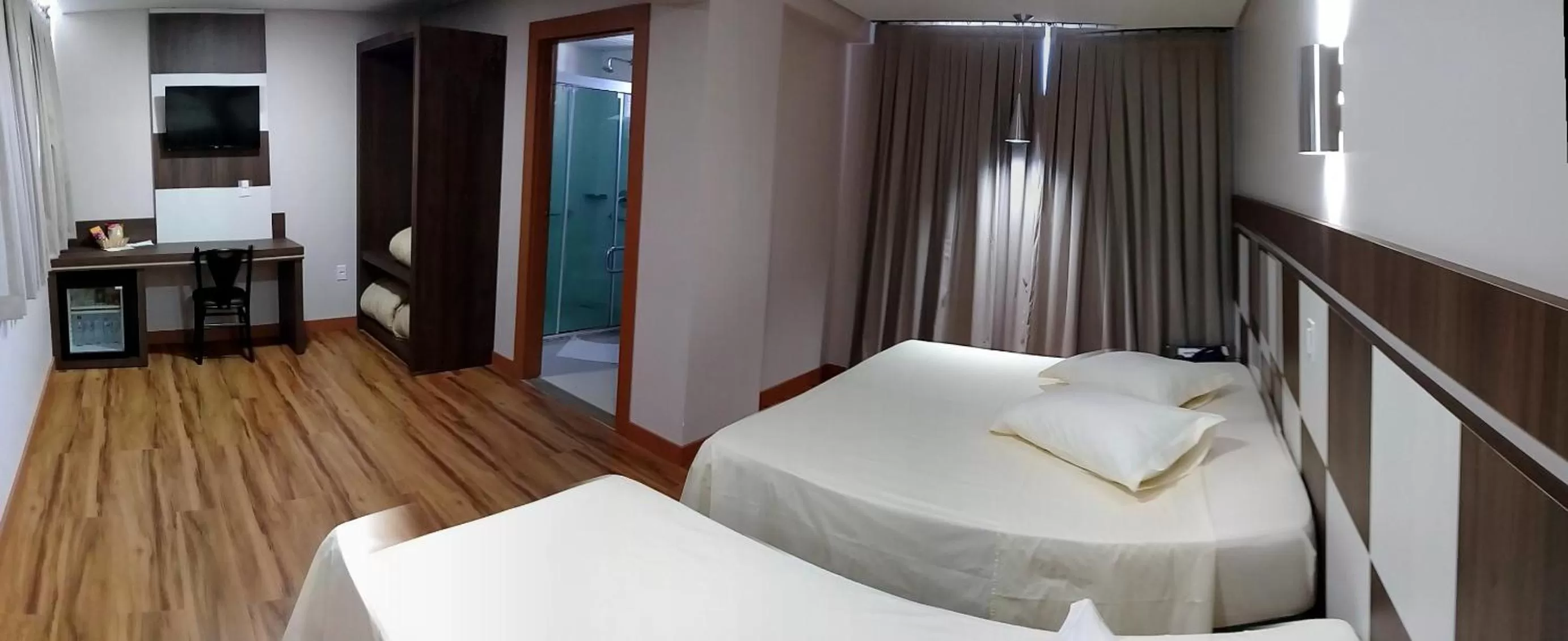 Bed in Hotel Maestro Executive Toledo