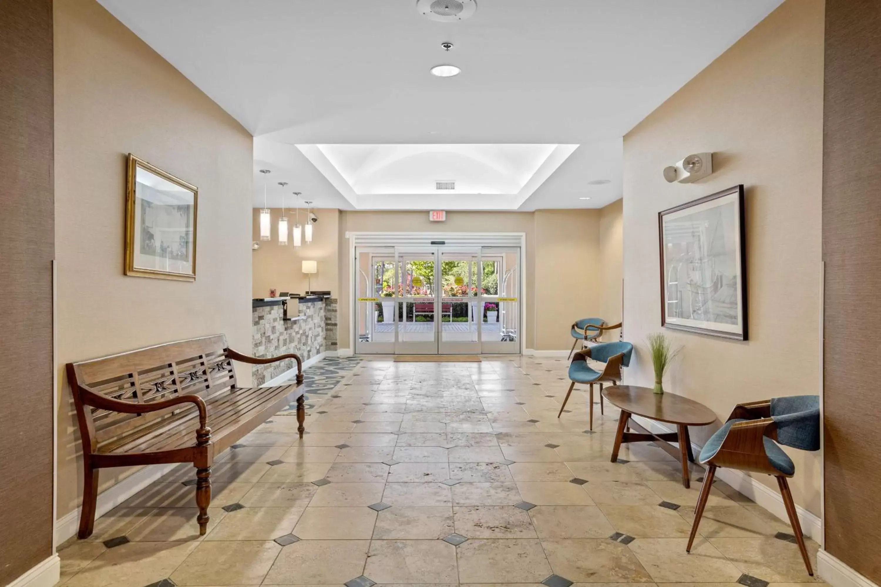 Lobby or reception in Blue Water Inn & Suites BW Signature Collection Lobby or reception in Blue Water Inn & Suites BW Signature Collection