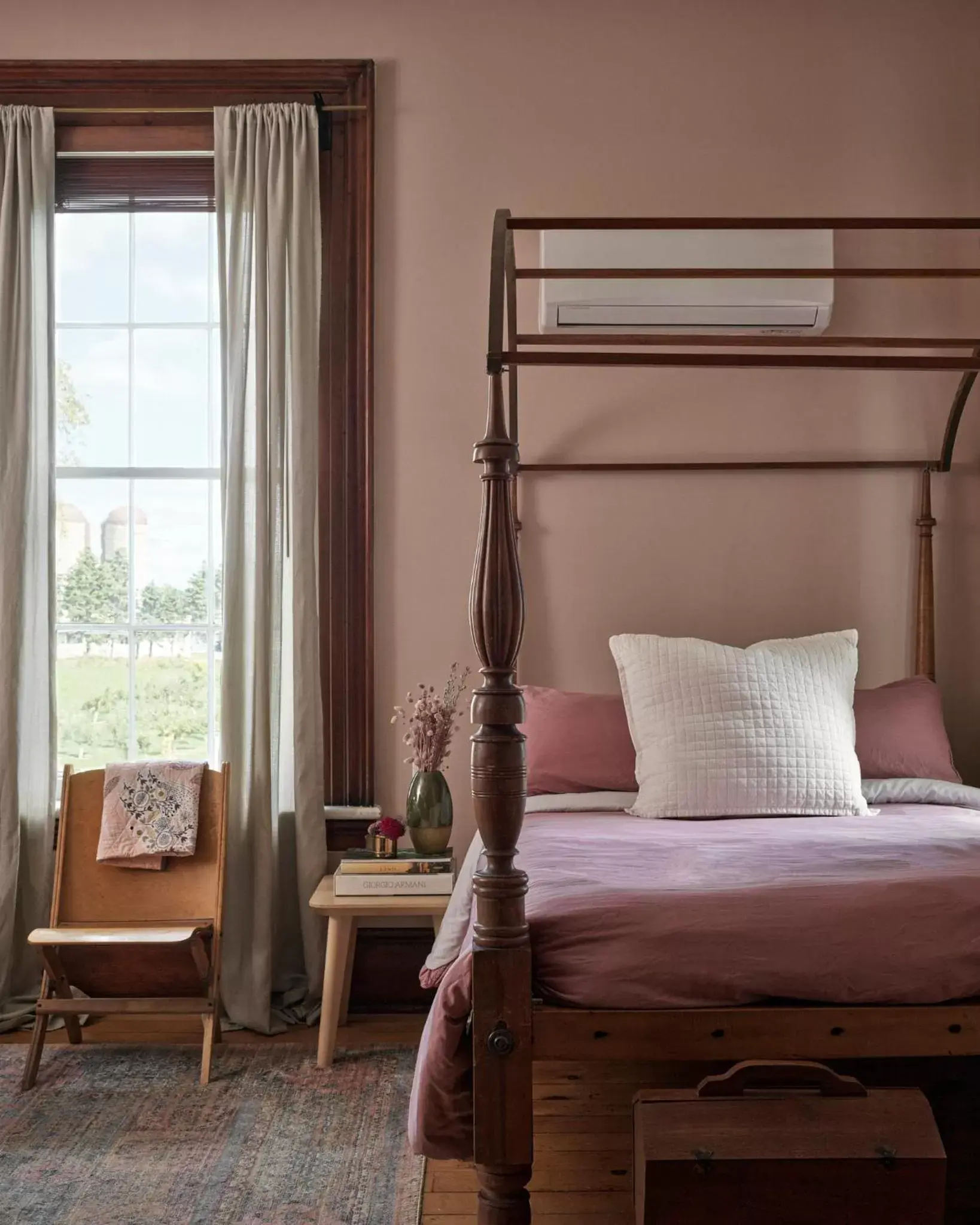 Seating area, Bed in The Eddie Hotel and Farm