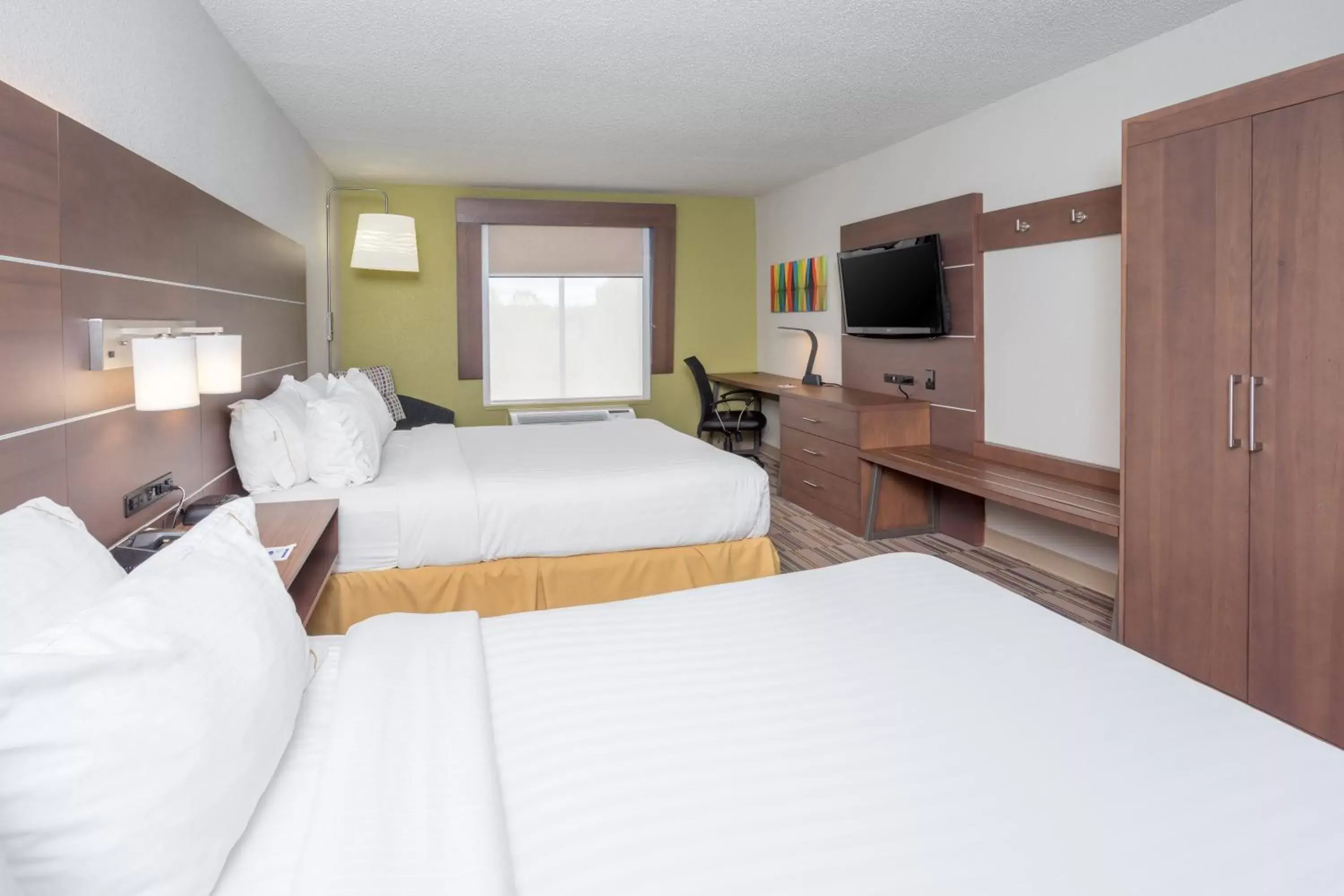 Standard Room with Two Queen Beds in Holiday Inn Express and Suites Quakertown - Allentown Area by IHG Standard Room with Two Queen Beds in Holiday Inn Express and Suites Quakertown - Allentown Area by IHG