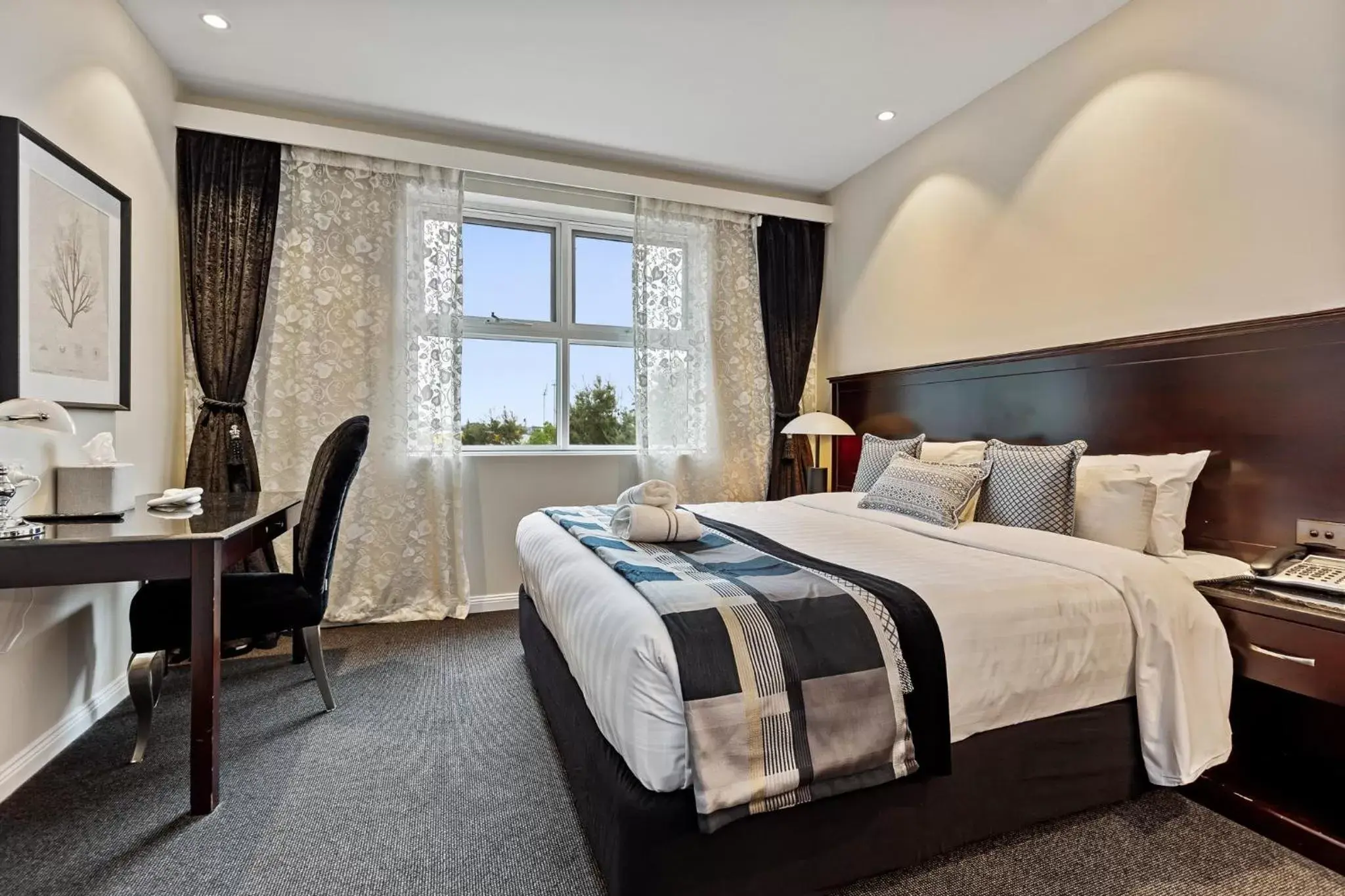 Bedroom, Bed in International Hotel Wagga Wagga