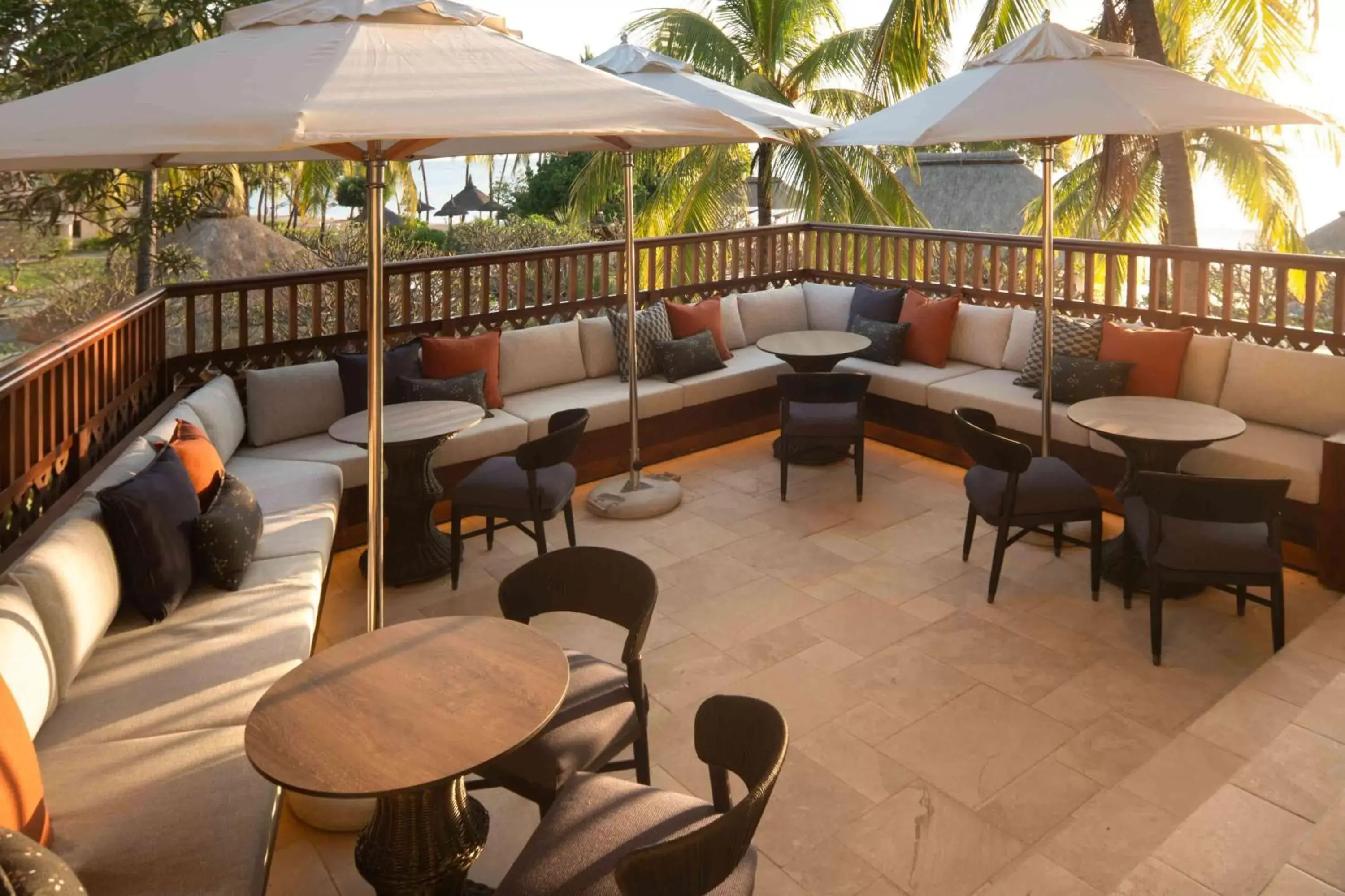 Lounge or bar in Hilton Mauritius Resort & Spa