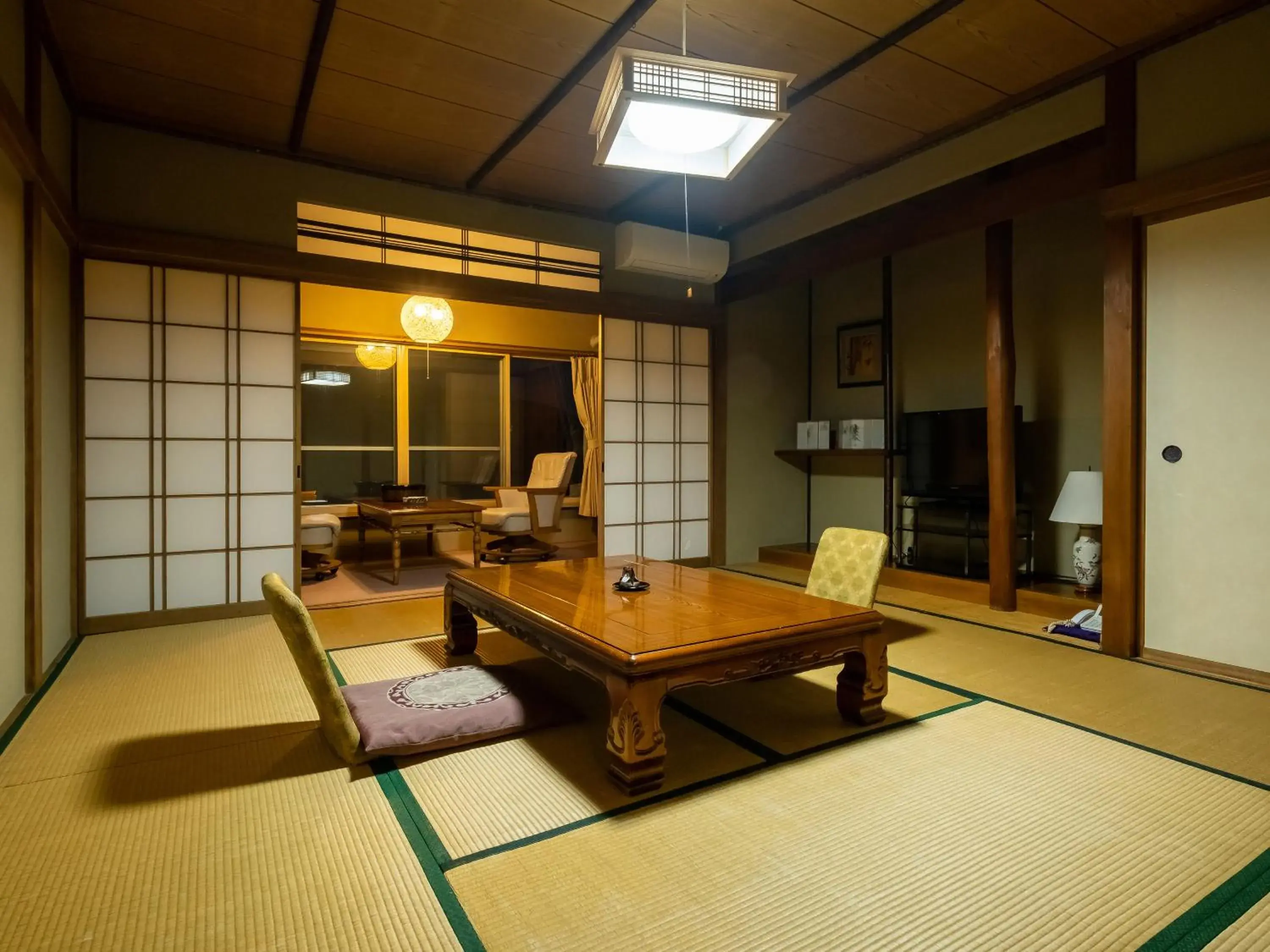 Photo of the whole room, Seating Area in Hakone Shirayunoyado Yamadaya Ryokan