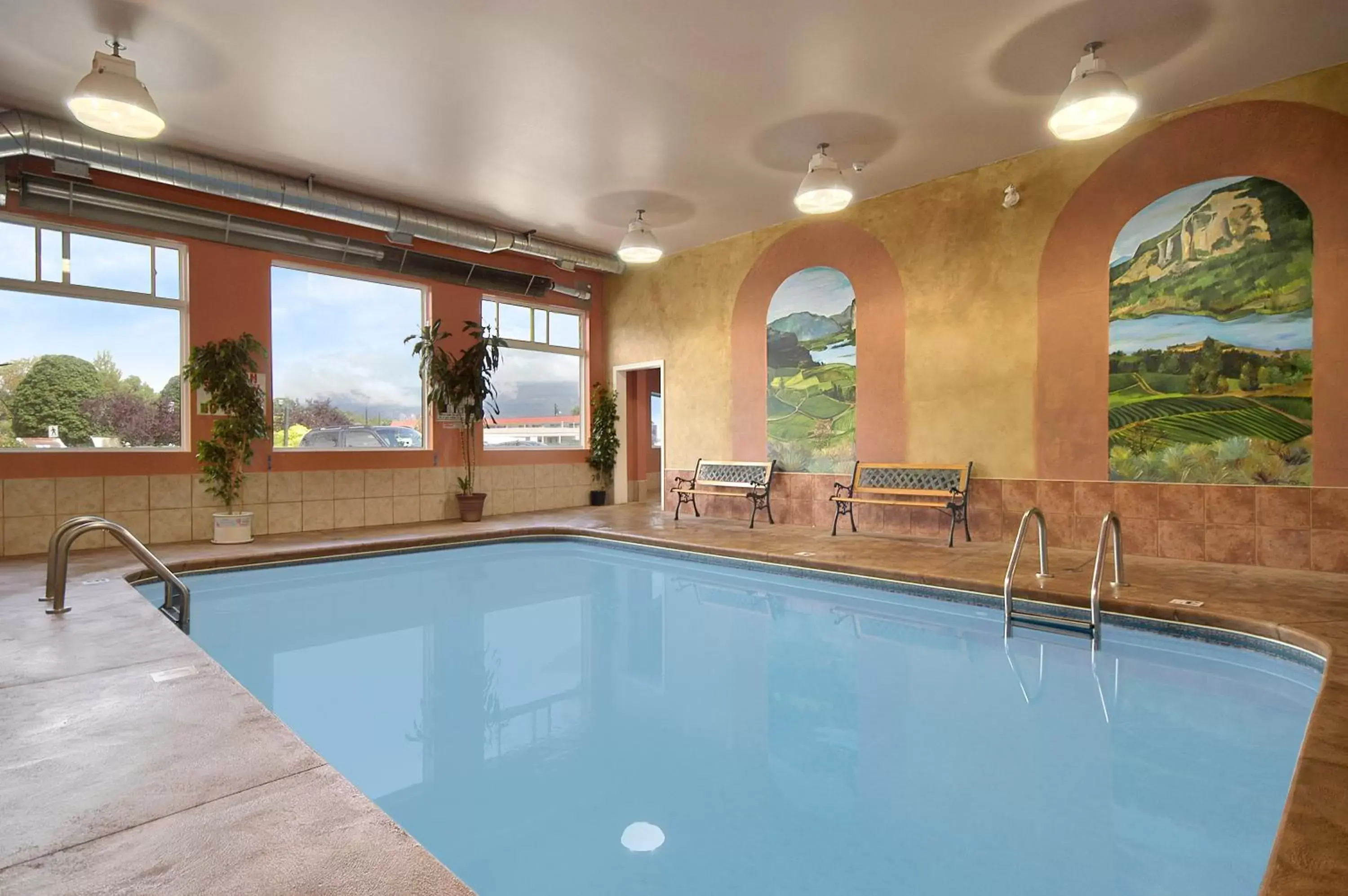 Swimming Pool in Days Inn by Wyndham Penticton Conference Centre