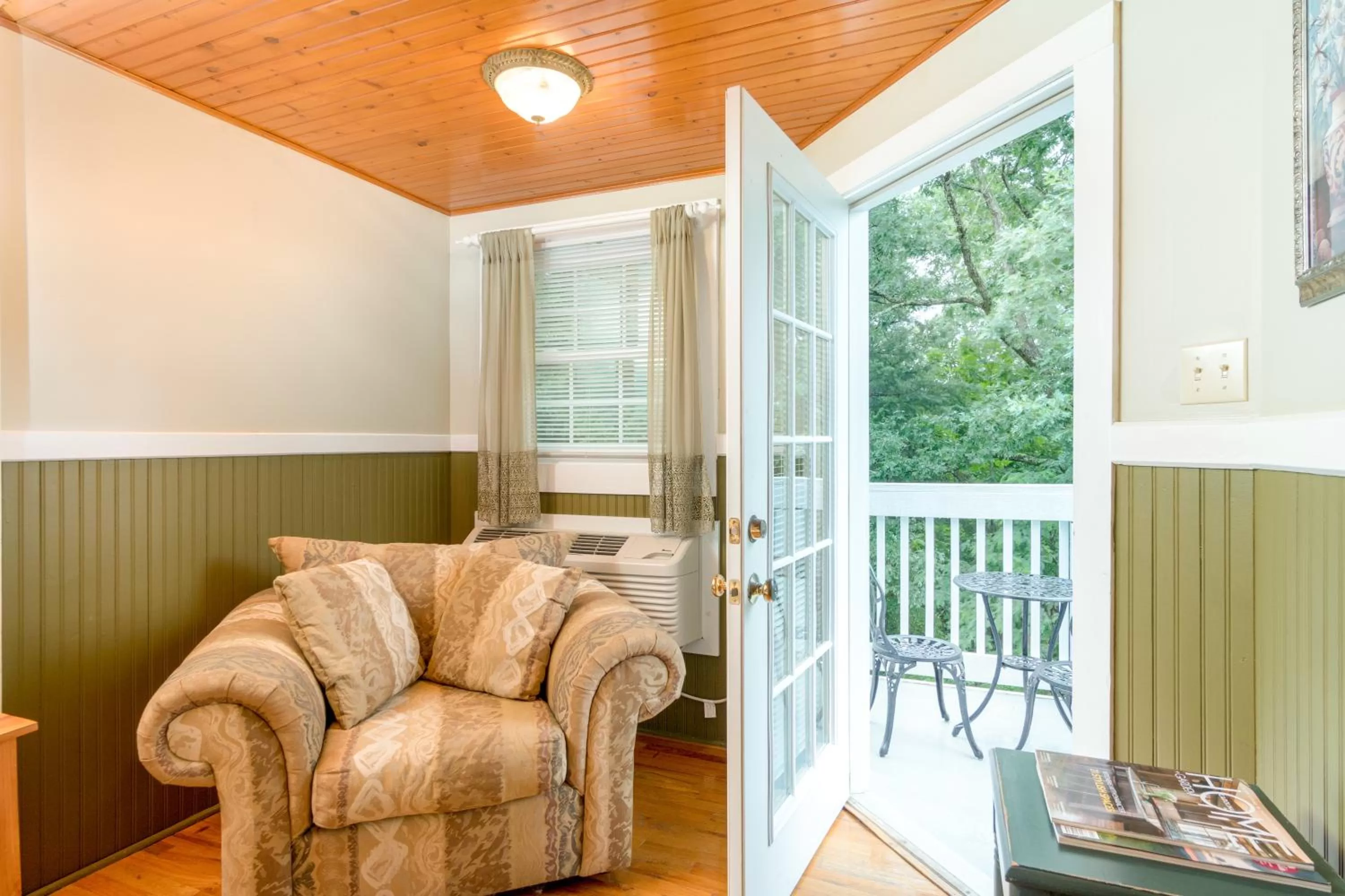 Balcony/Terrace in Highland Lake Inn & Resort - Flat Rock