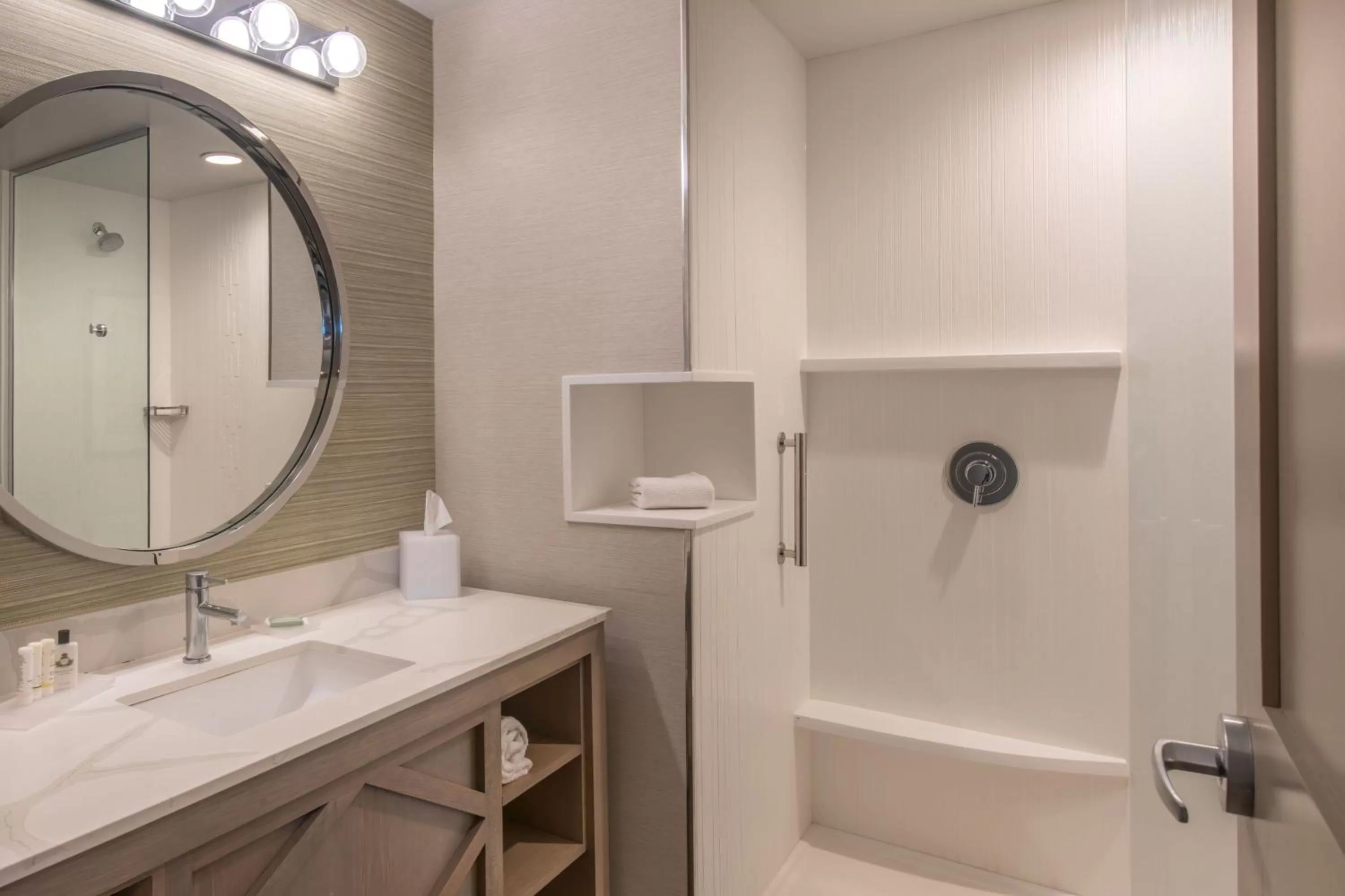 Bathroom in Courtyard by Marriott Jekyll Island