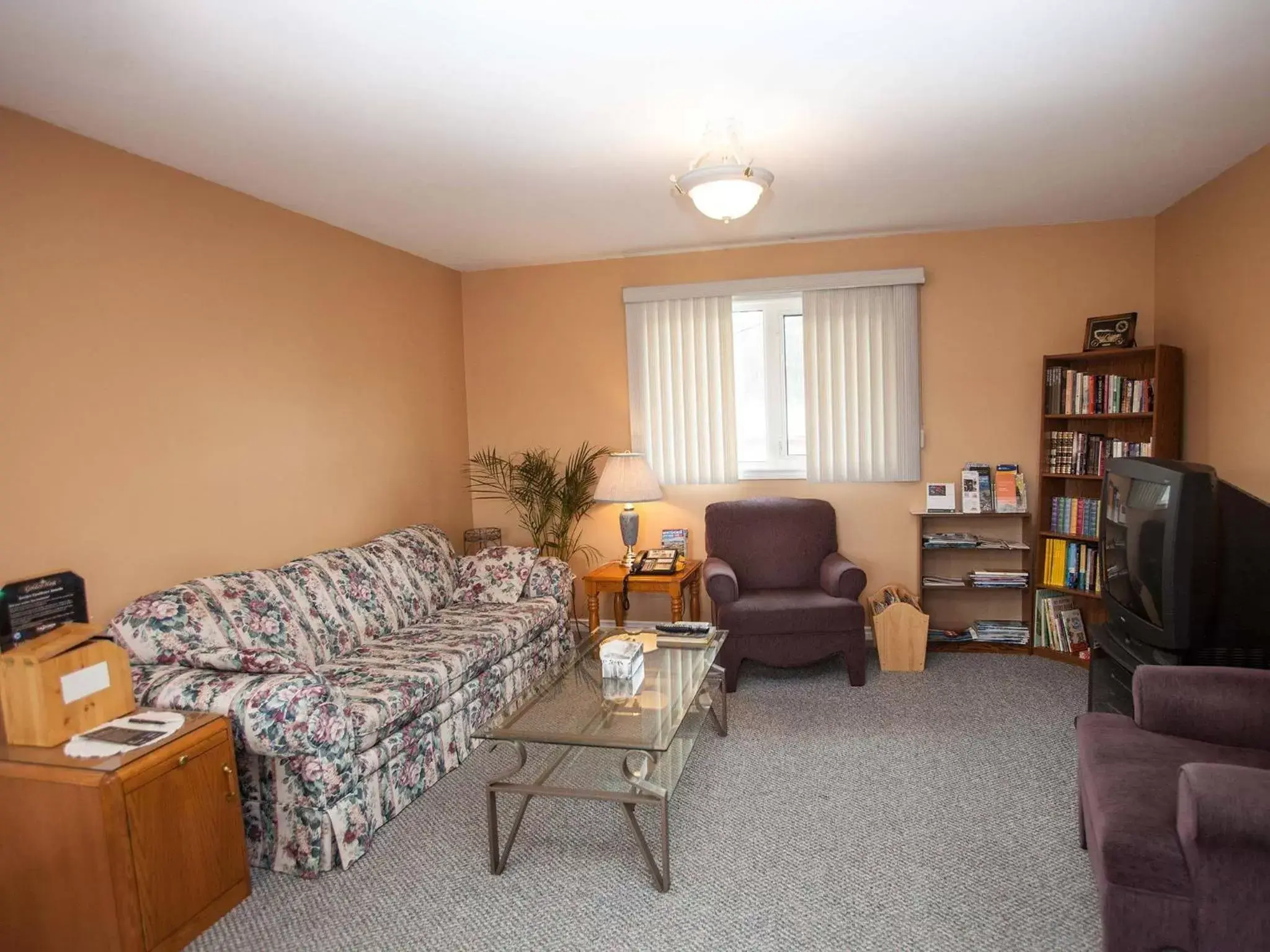 Living room, Seating Area in Midnight Sun Inn