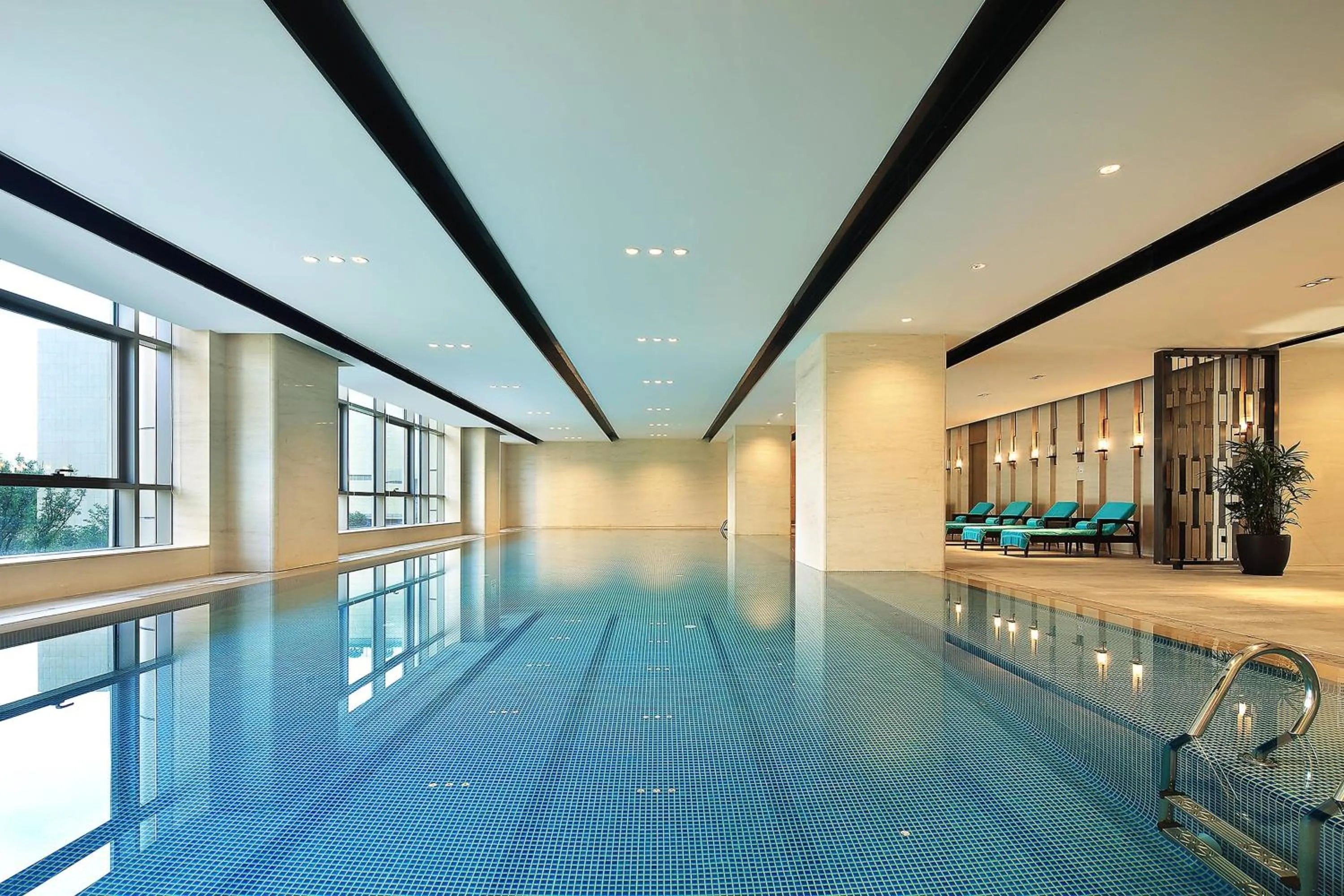 Swimming pool in Sheraton Grand Hangzhou Binjiang Hotel