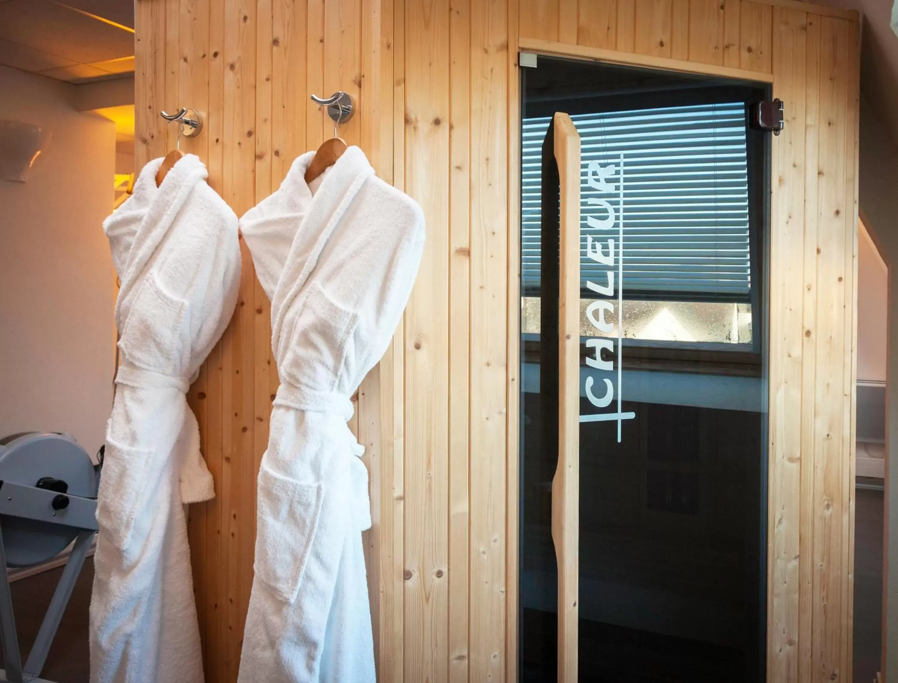 Sauna, Bathroom in Best Western Plus Hôtel Vannes Centre Ville